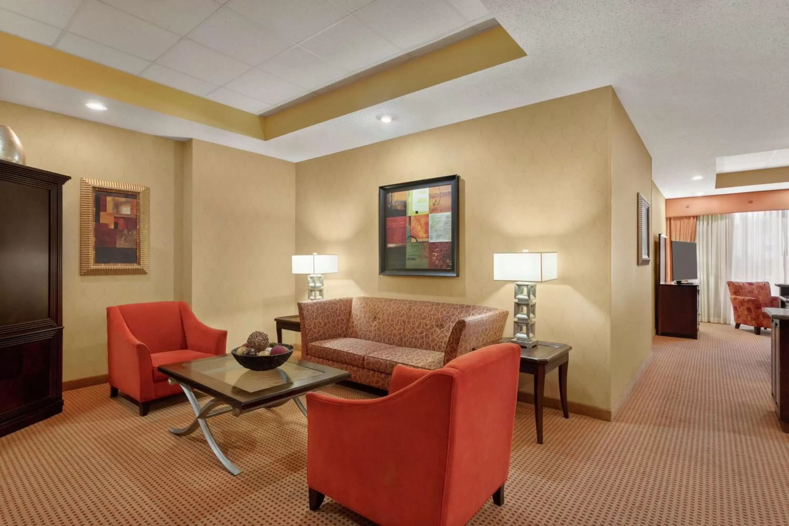 Living room, Seating Area in Embassy Suites Huntsville