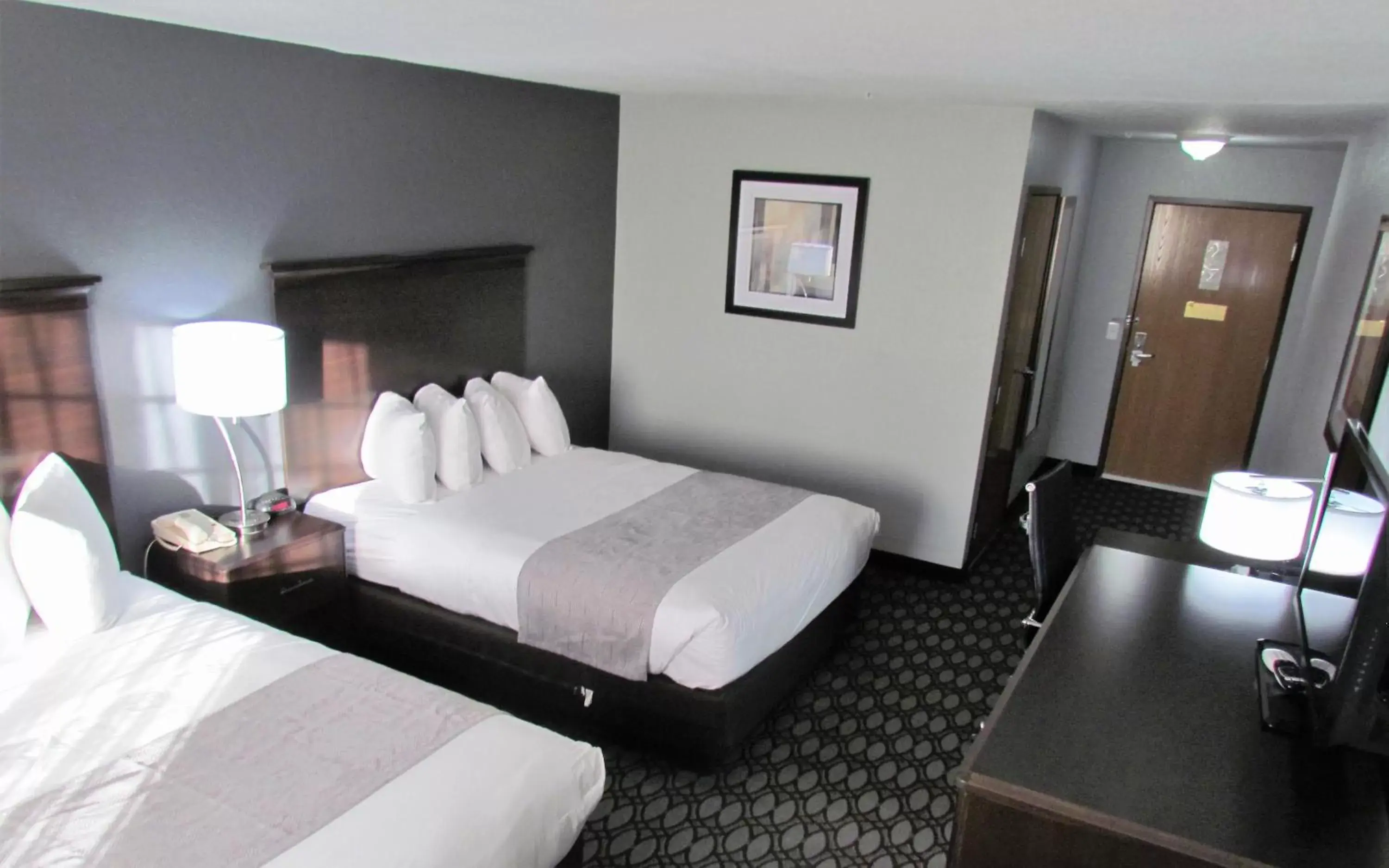 TV and multimedia, Bed in Oak Hill Inn & Suites TV and multimedia, Bed in Oak Hill Inn & Suites