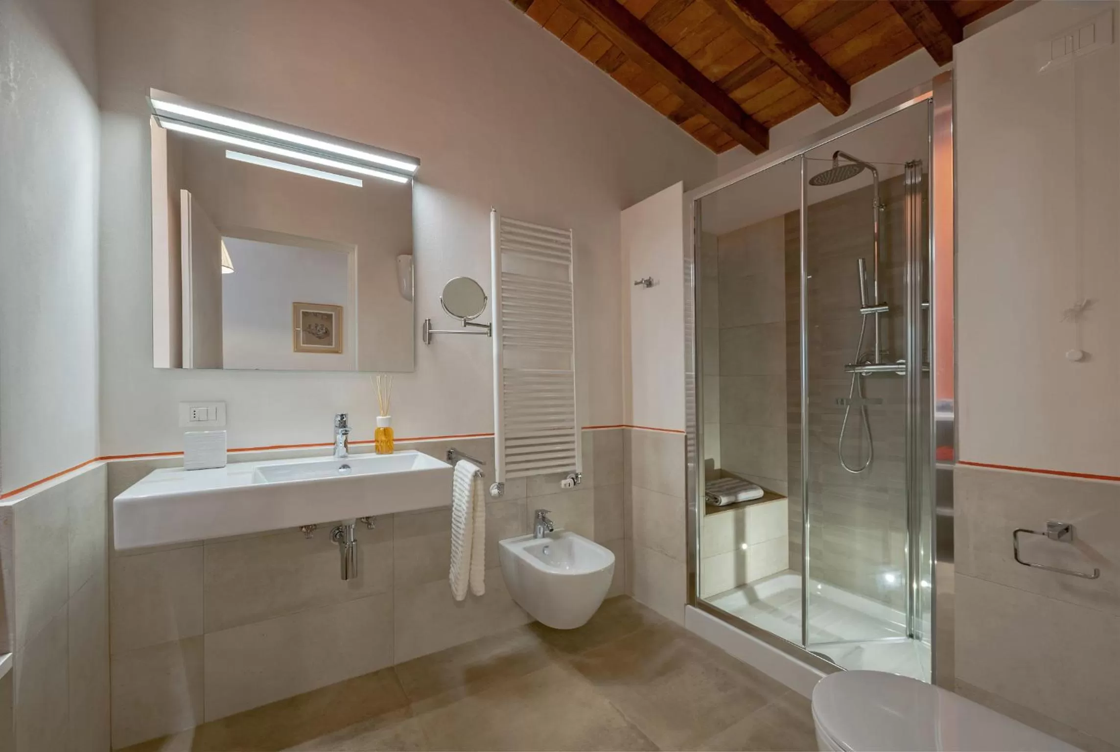 Shower in Drom Florence Rooms & Apartments