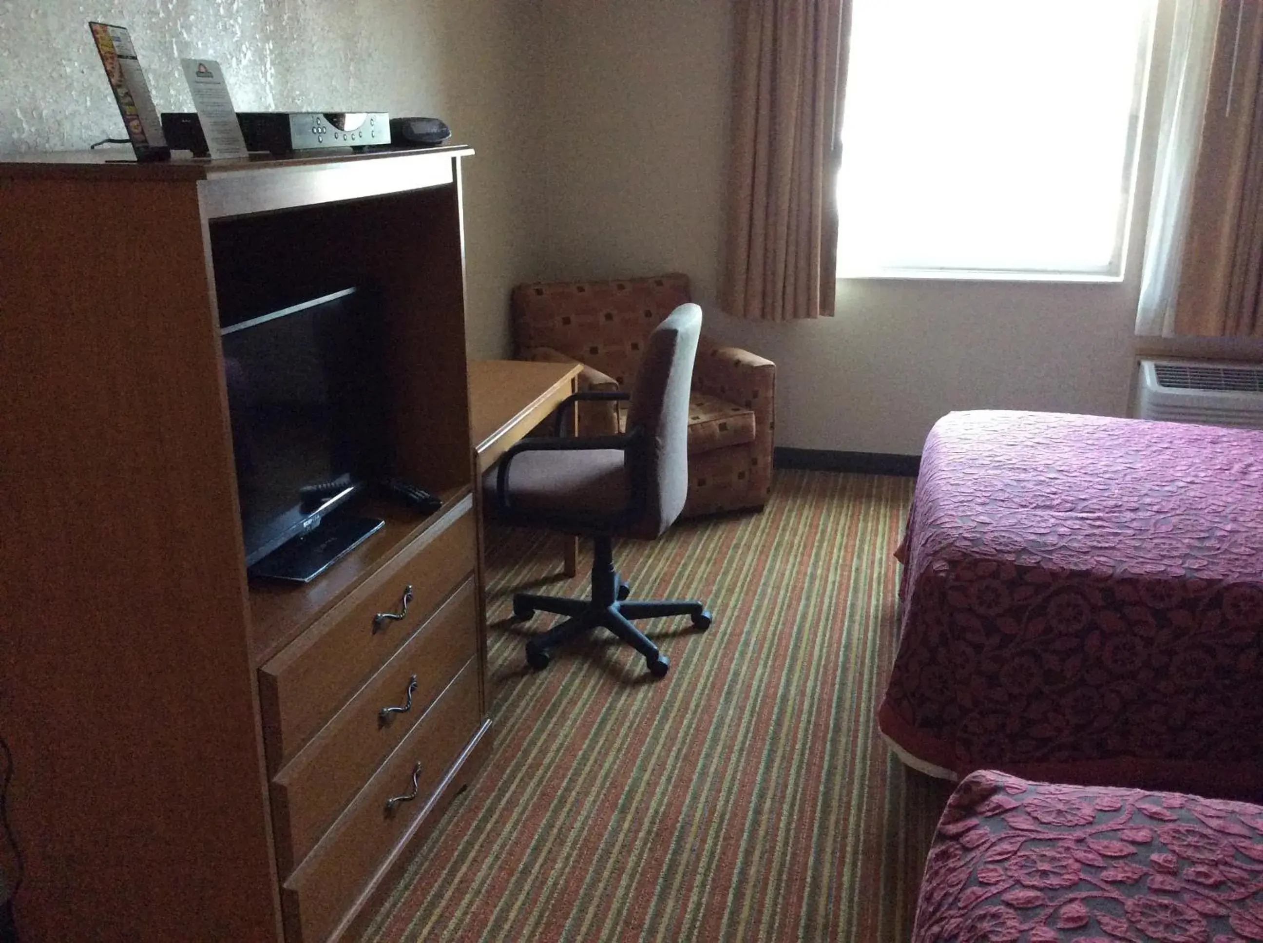 Day, TV/Entertainment Center in Days Inn by Wyndham Albion