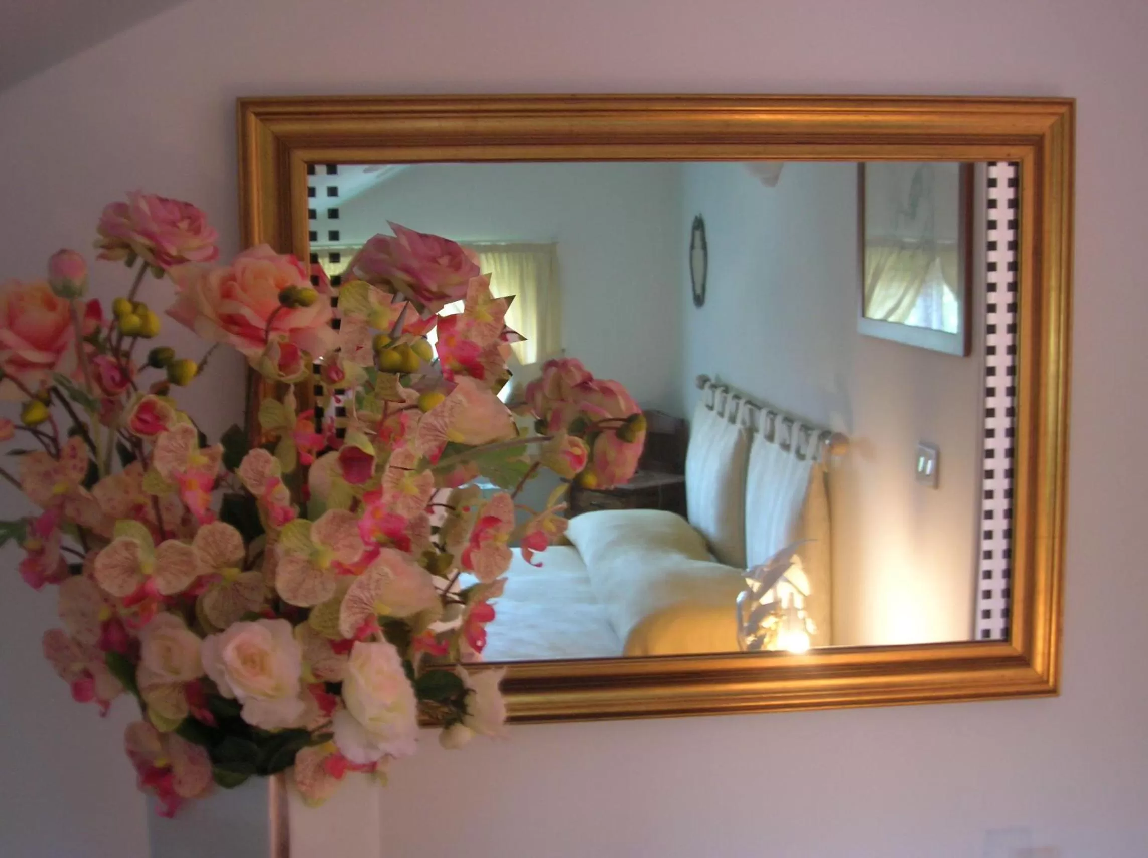 Decorative detail, TV/Entertainment Center in B&B Anna