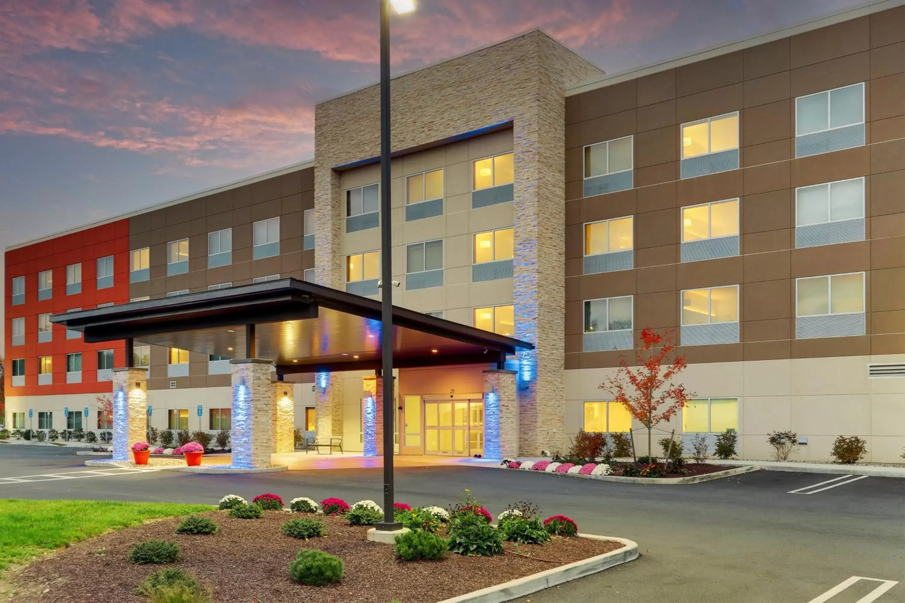 Property Building in Holiday Inn Express & Suites - Middletown - Goshen, an IHG Hotel