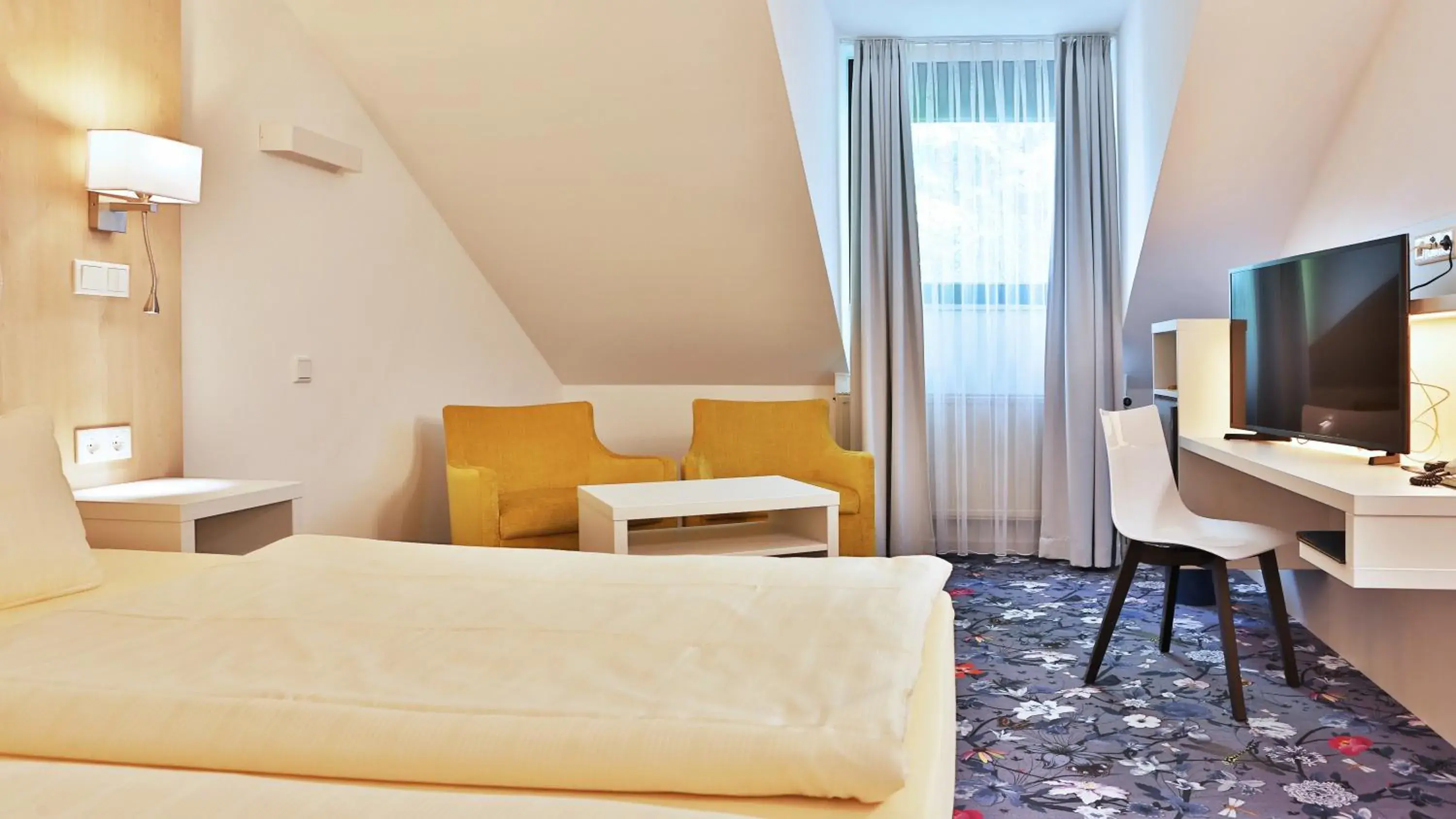 Photo of the whole room, Bed in Hotel Zum Löwen