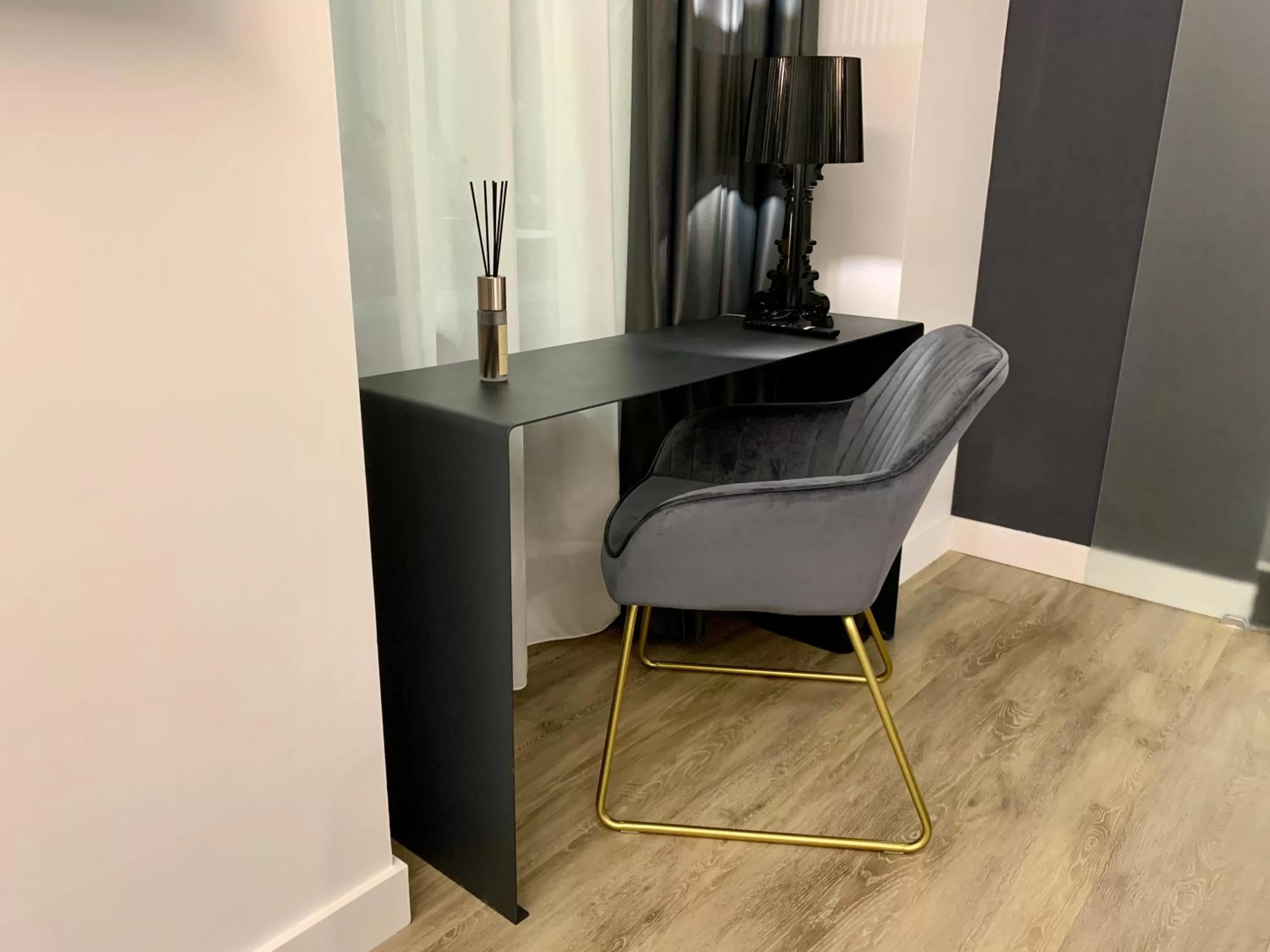 Bedroom, TV/Entertainment Center in Toledo Boutique Rooms