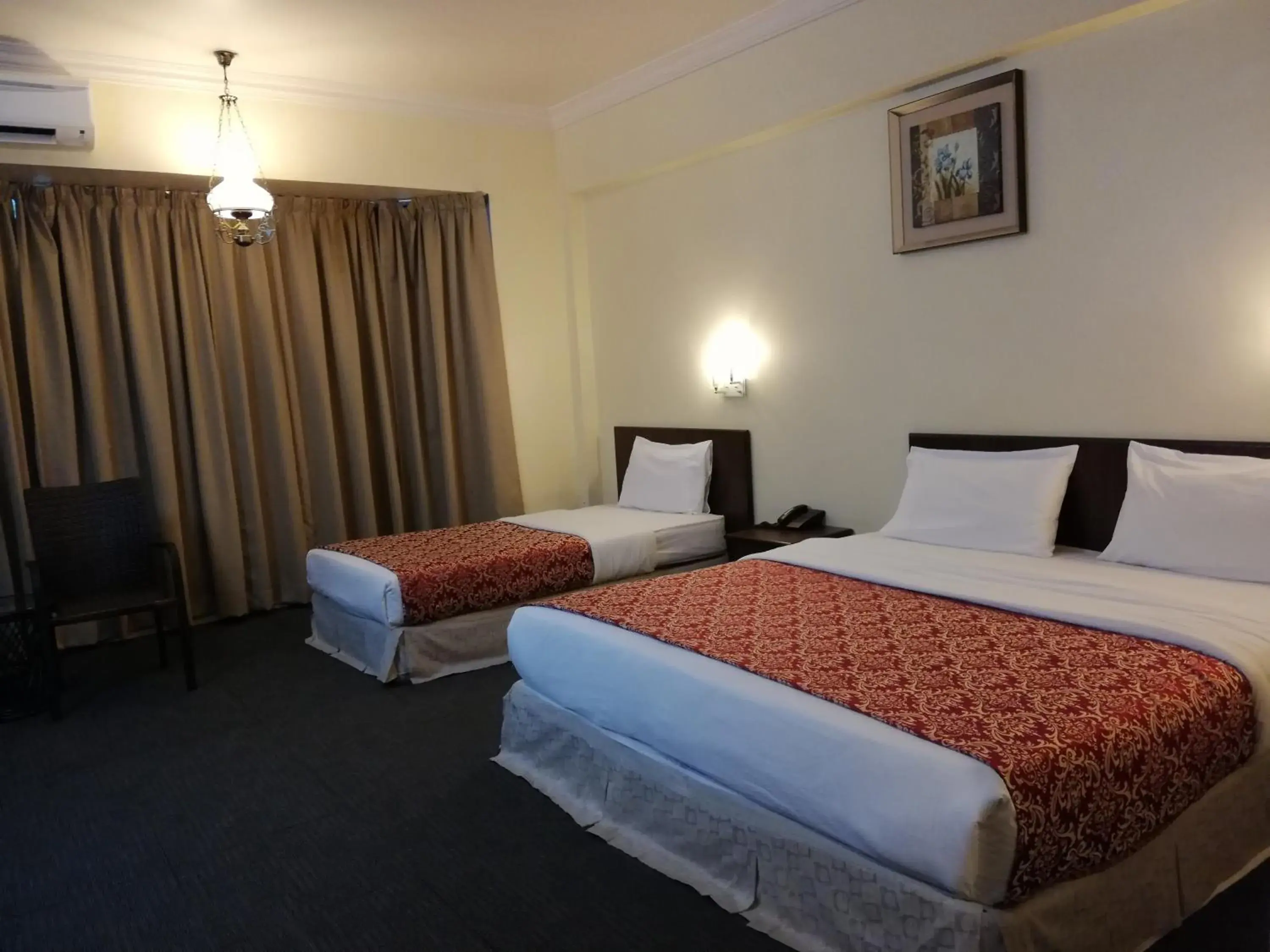 Bed in Hotel Damai