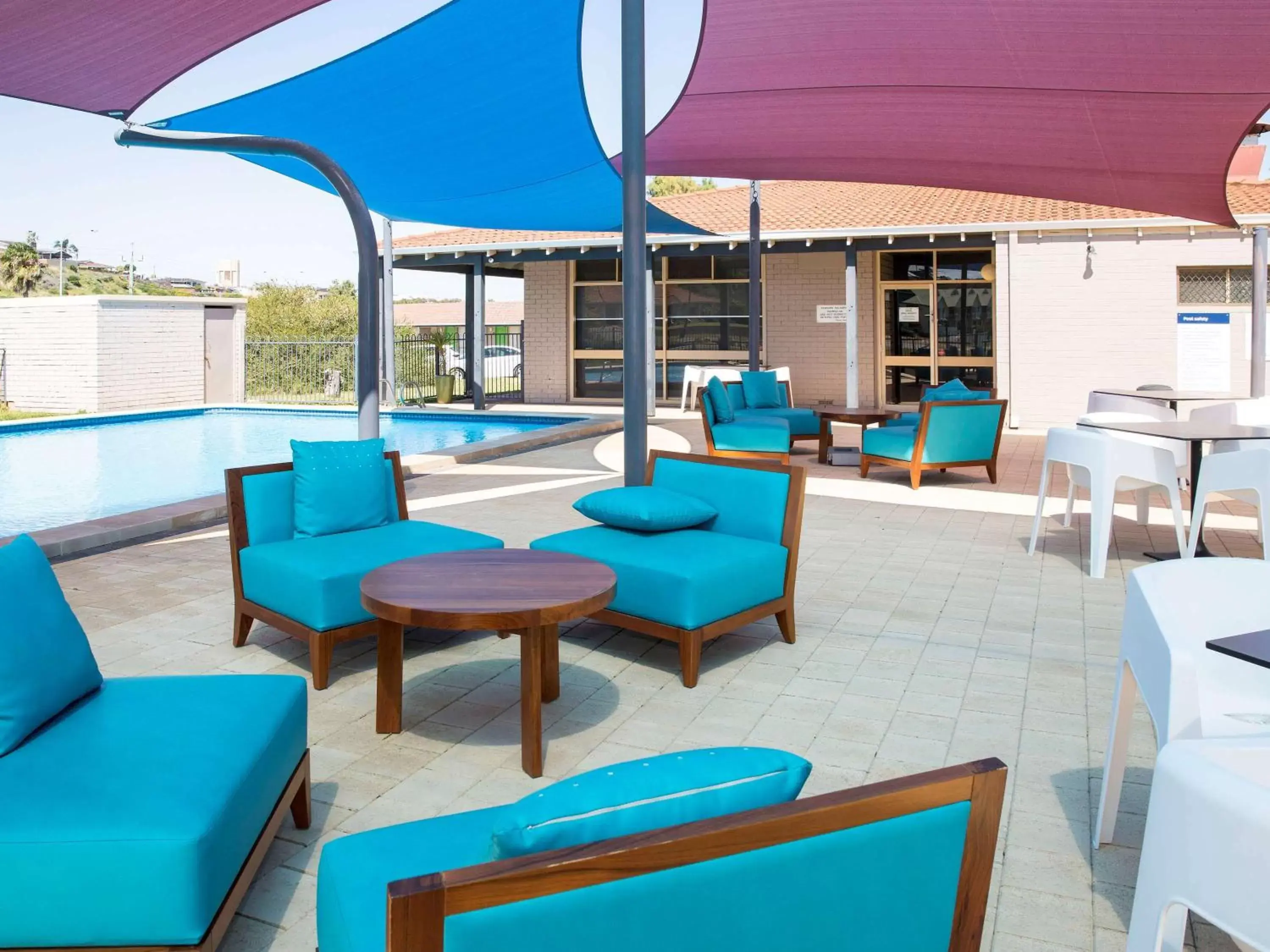 Restaurant/places to eat, Swimming Pool in ibis Styles Geraldton