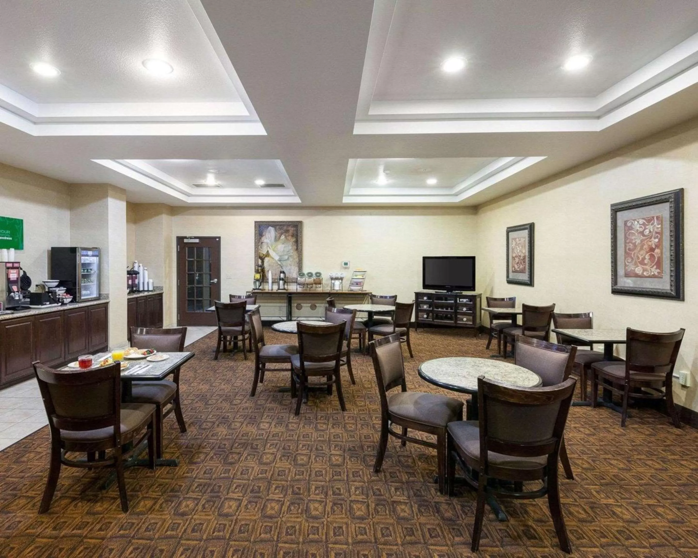 Restaurant/places to eat in Comfort Inn & Suites Regional Medical Center