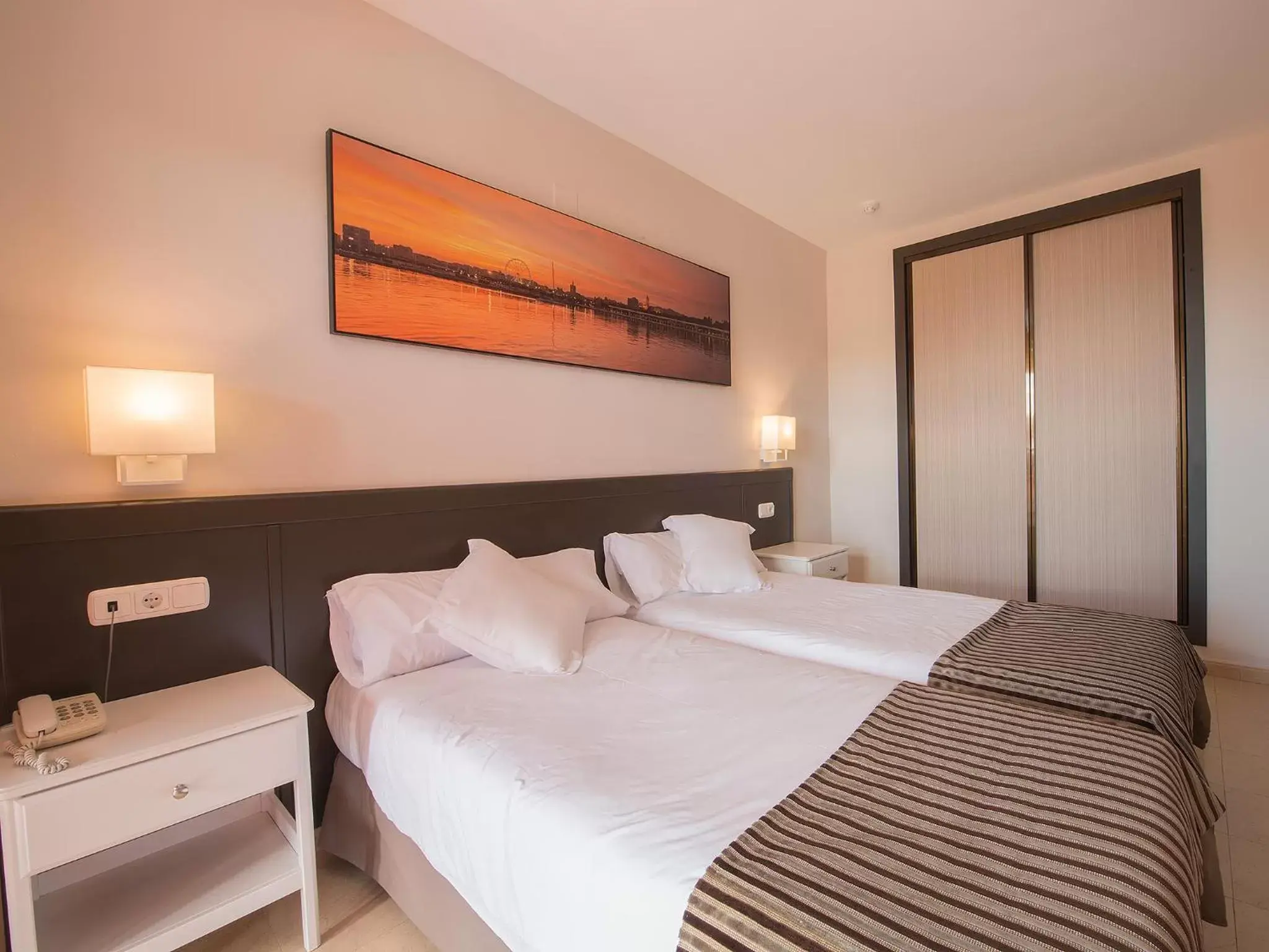 Bed in Fuengirola Beach Apartamentos Turísticos