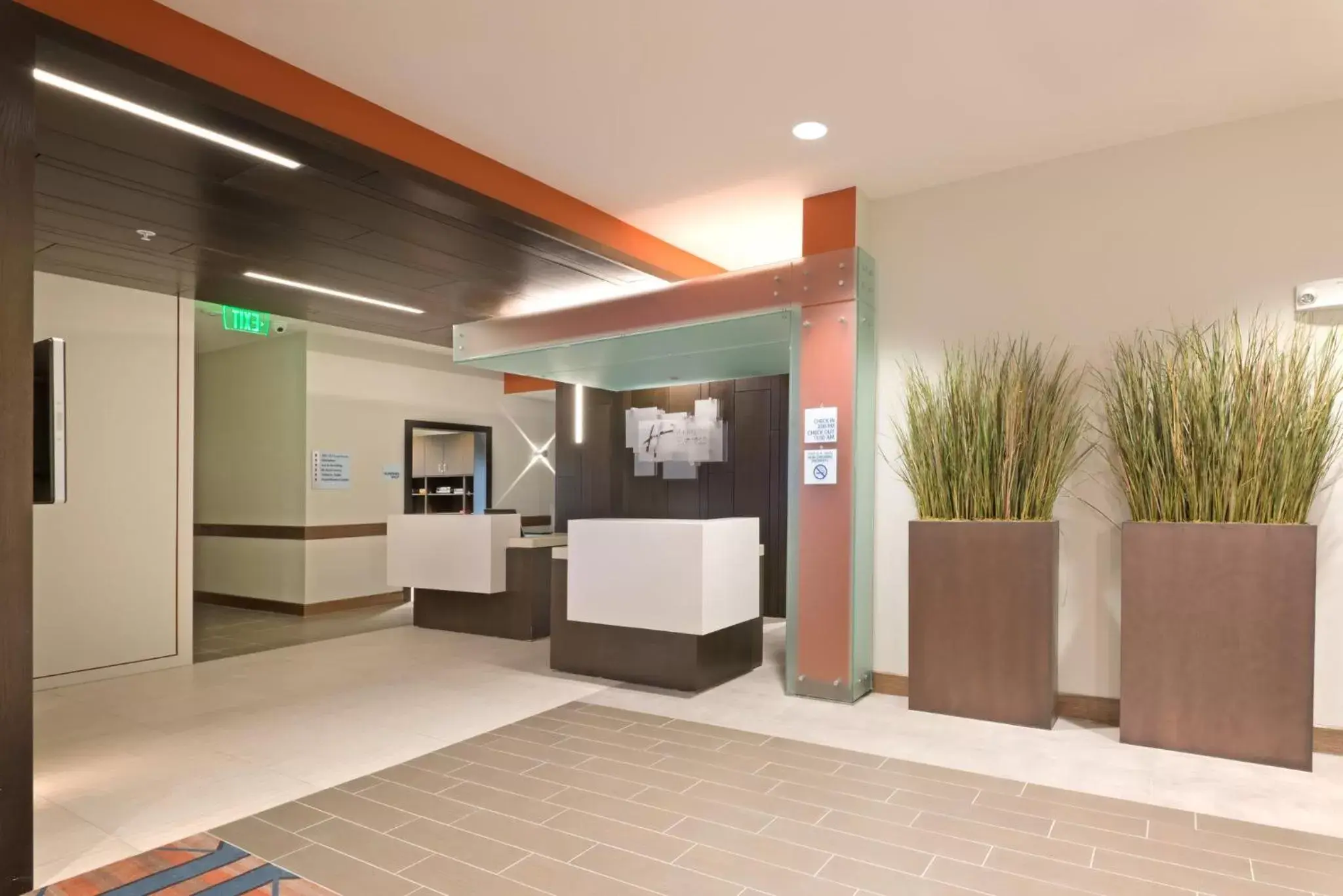 Property building, Lobby/Reception in Holiday Inn Express Hotel & Suites Hot Springs, an IHG Hotel