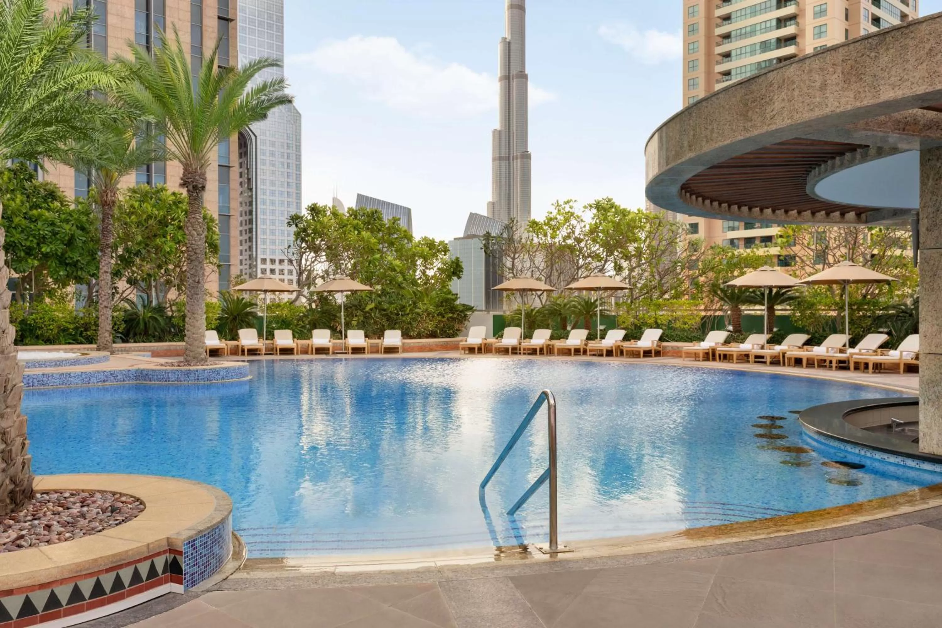 Pool view in Shangri-La Dubai