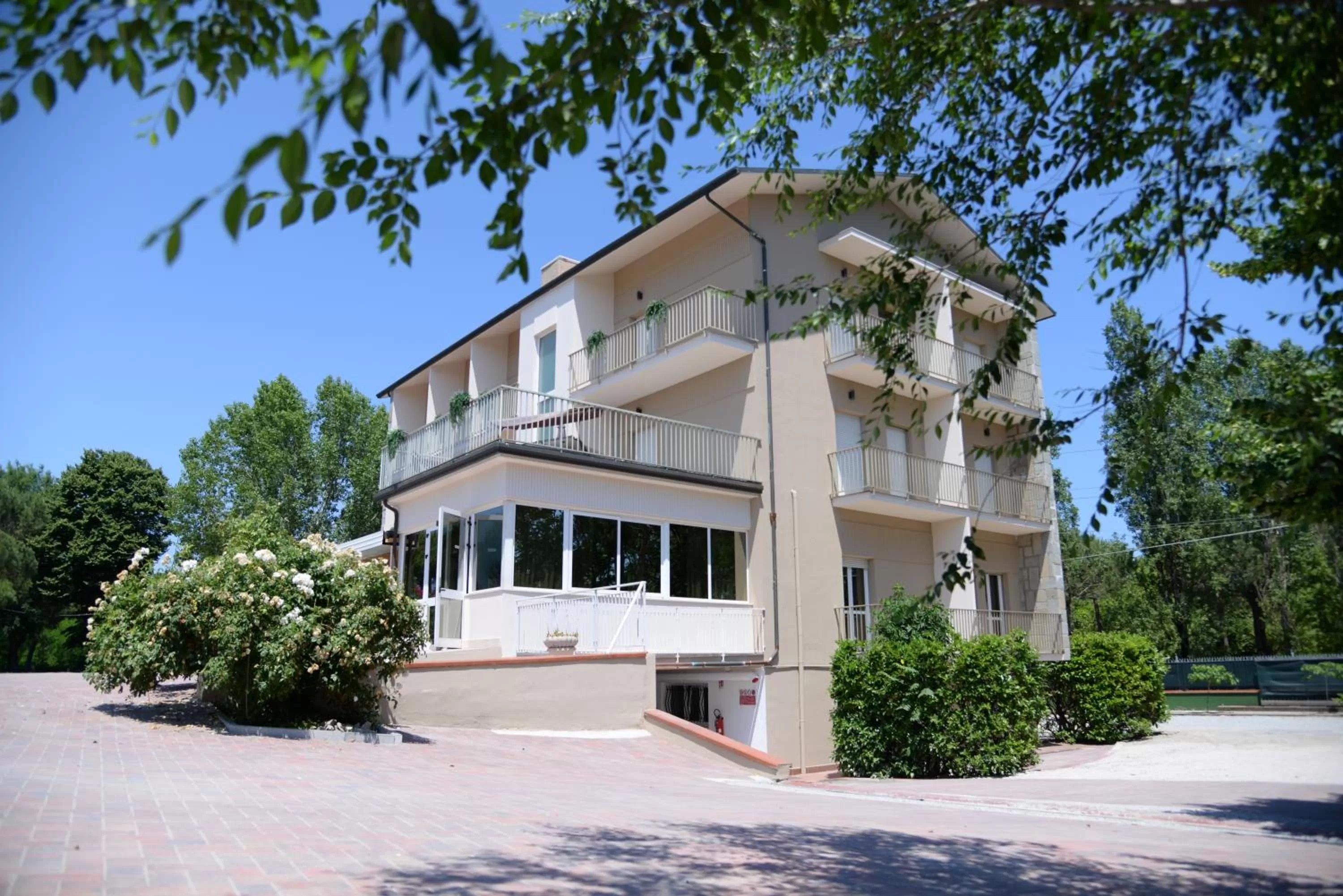 Facade/entrance in Infinity