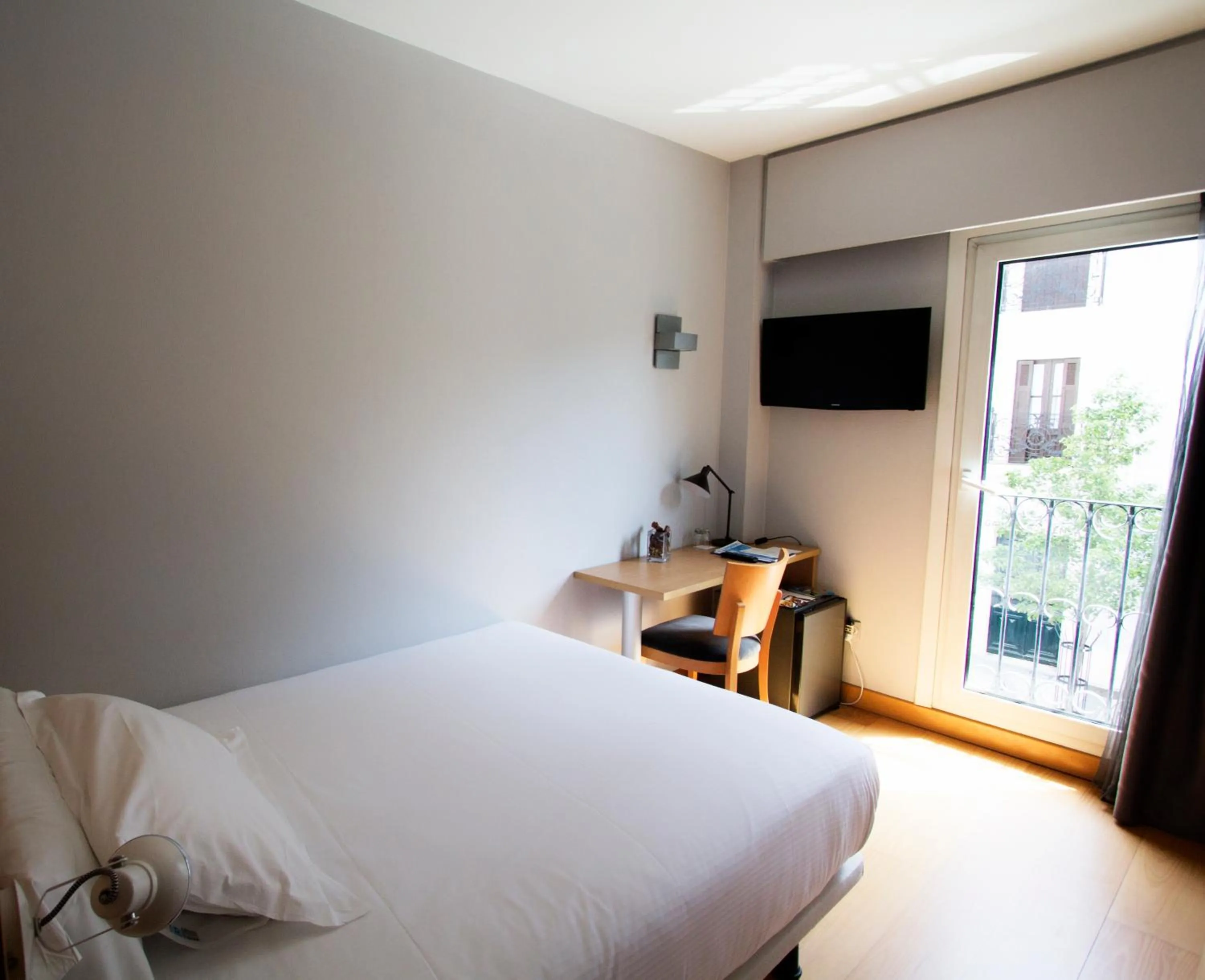 Photo of the whole room, Bed in Hotel Jauregui