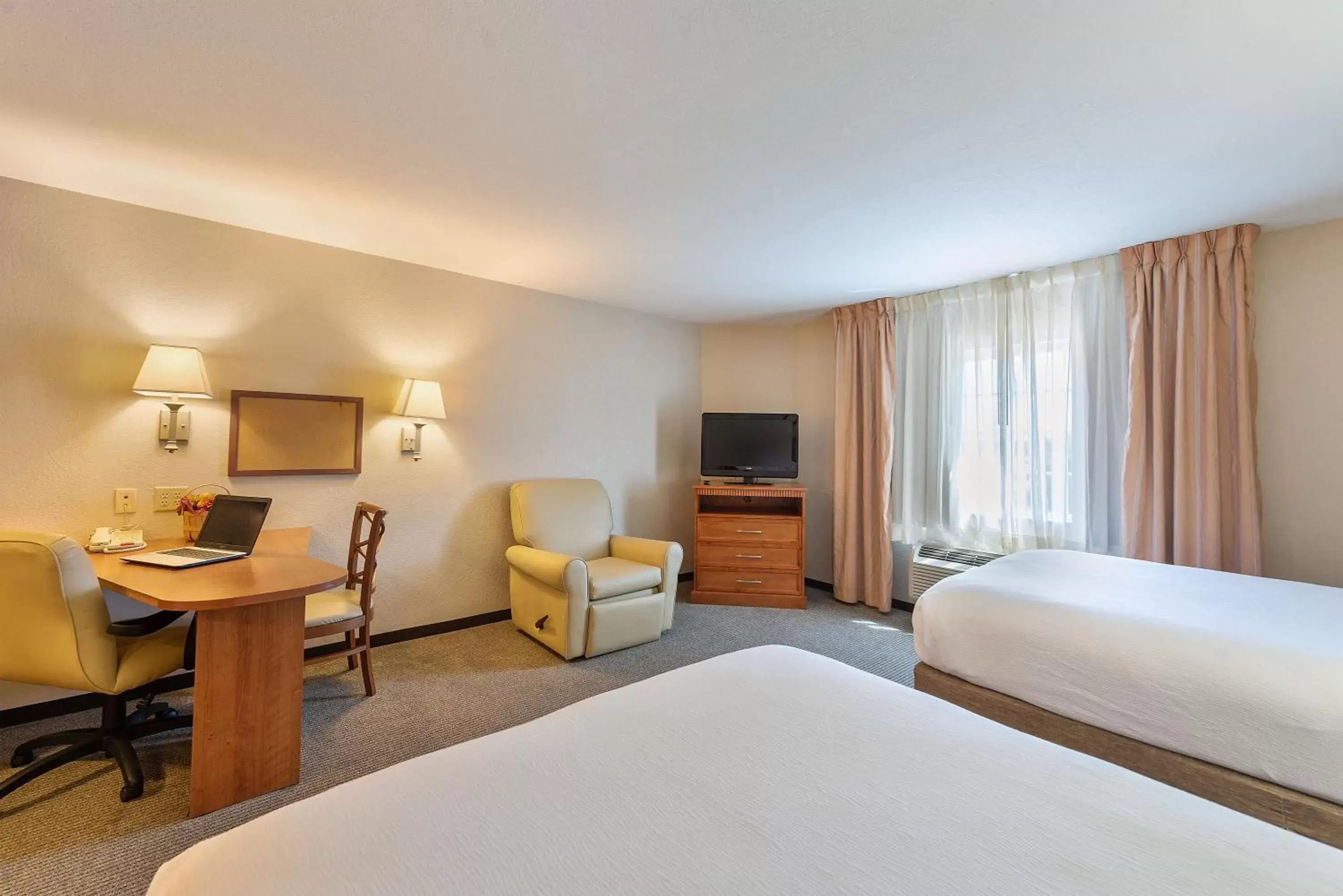 TV and multimedia, Bed in Extended Stay America Suites - Bartlesville - Hwy 75