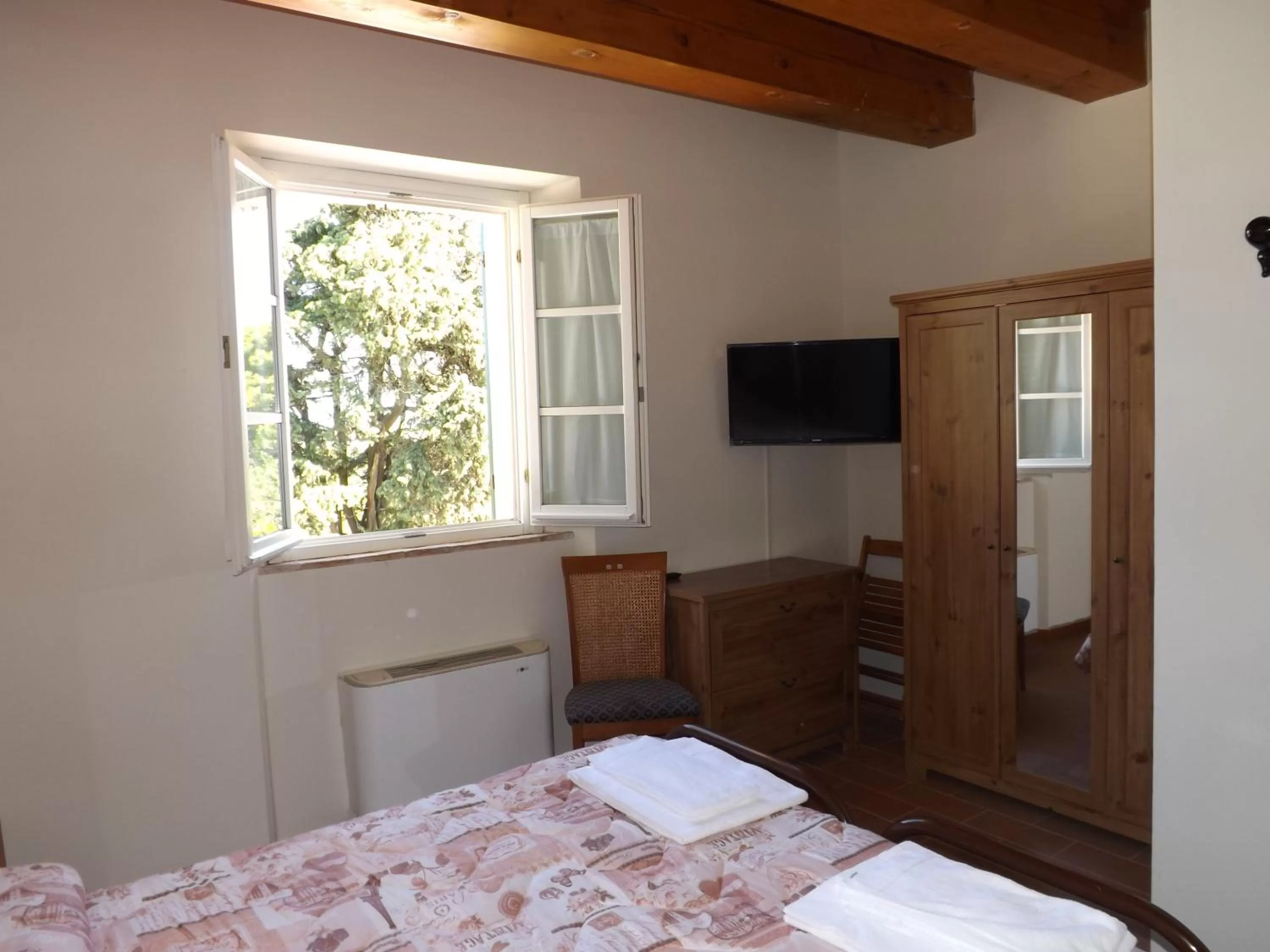 Garden view, Bed in Tenuta Villa Colle Sereno