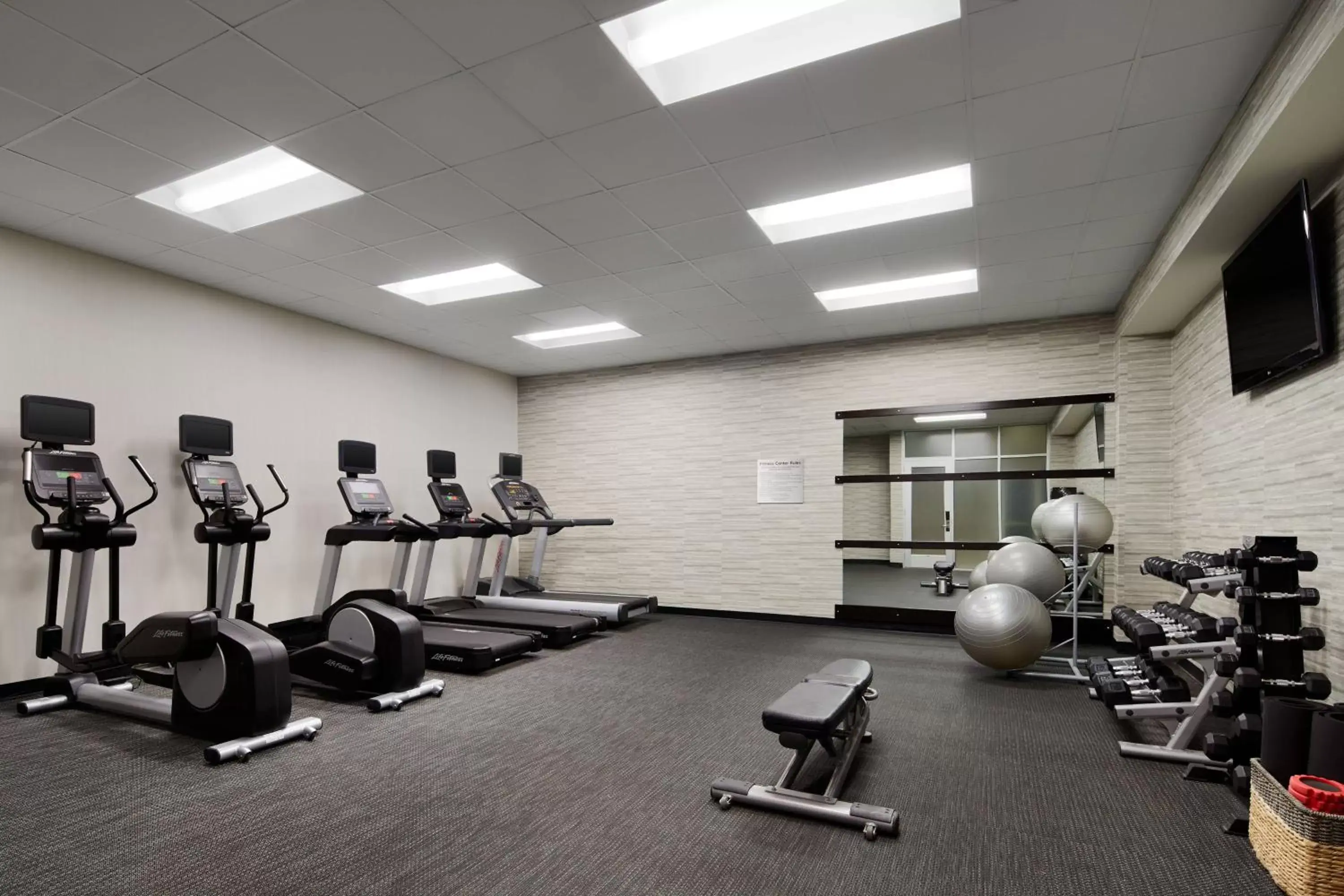 Fitness centre/facilities, Fitness Center/Facilities in Courtyard Milwaukee Downtown