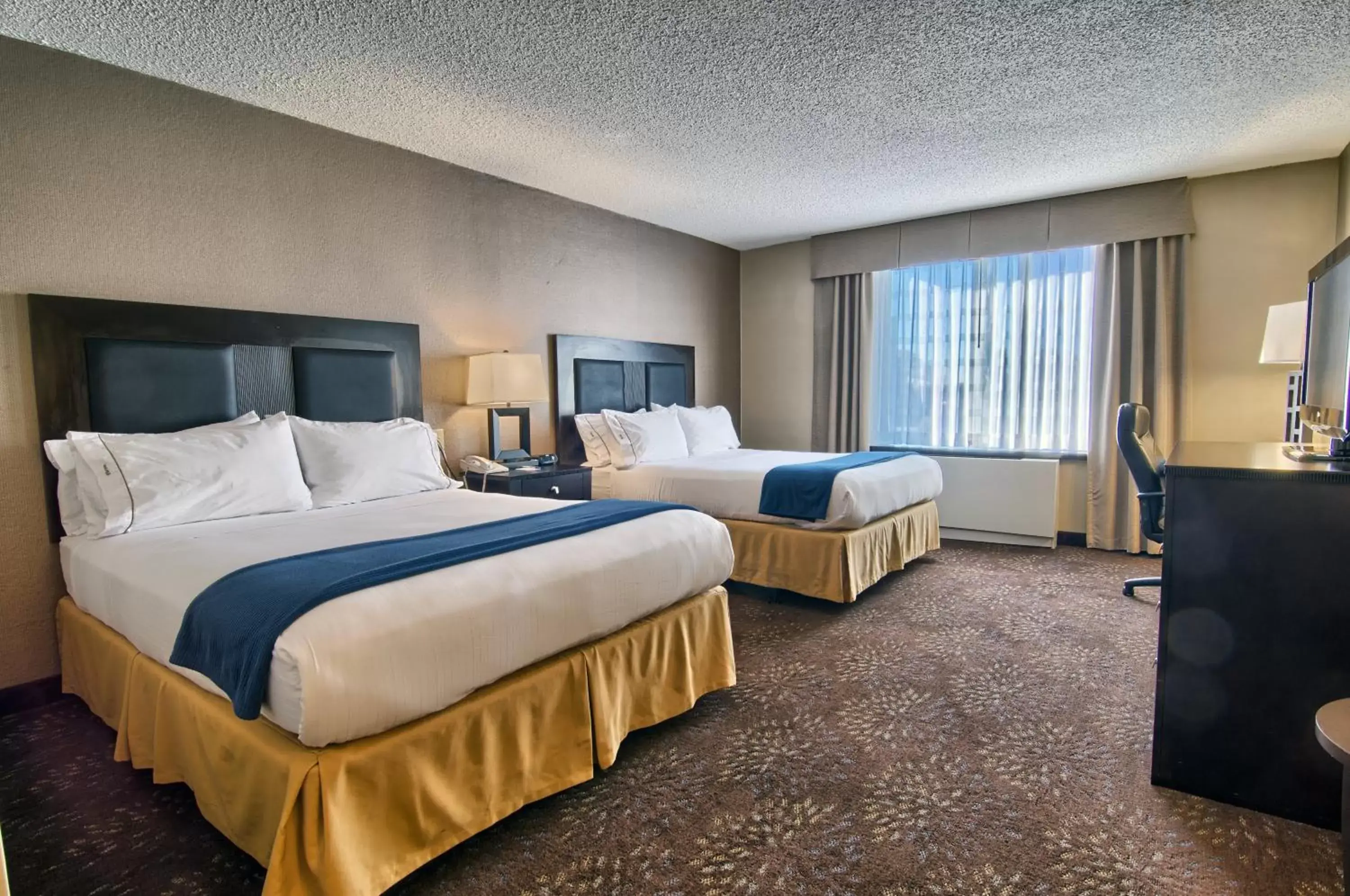 Photo of the whole room, Bed in Holiday Inn Express Detroit-Birmingham, an IHG Hotel