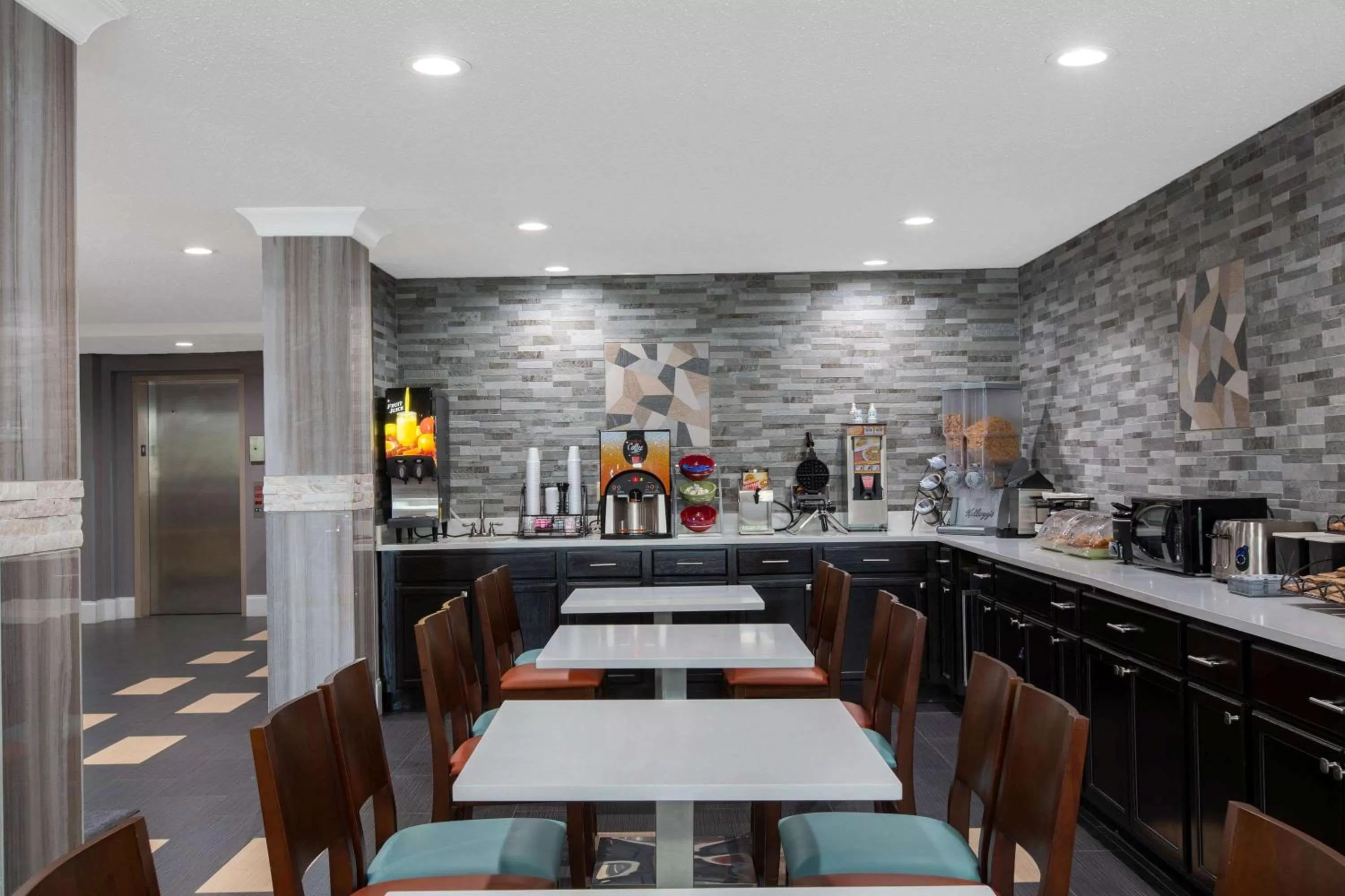 Restaurant/places to eat in Microtel Inn & Suites by Wyndham Augusta/Riverwatch