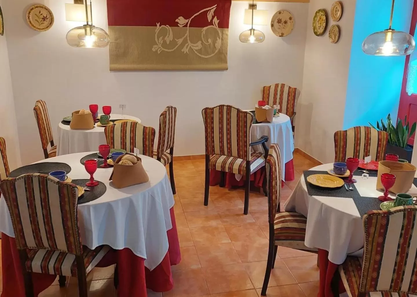 Restaurant/Places to Eat in Sotam Country House EN342