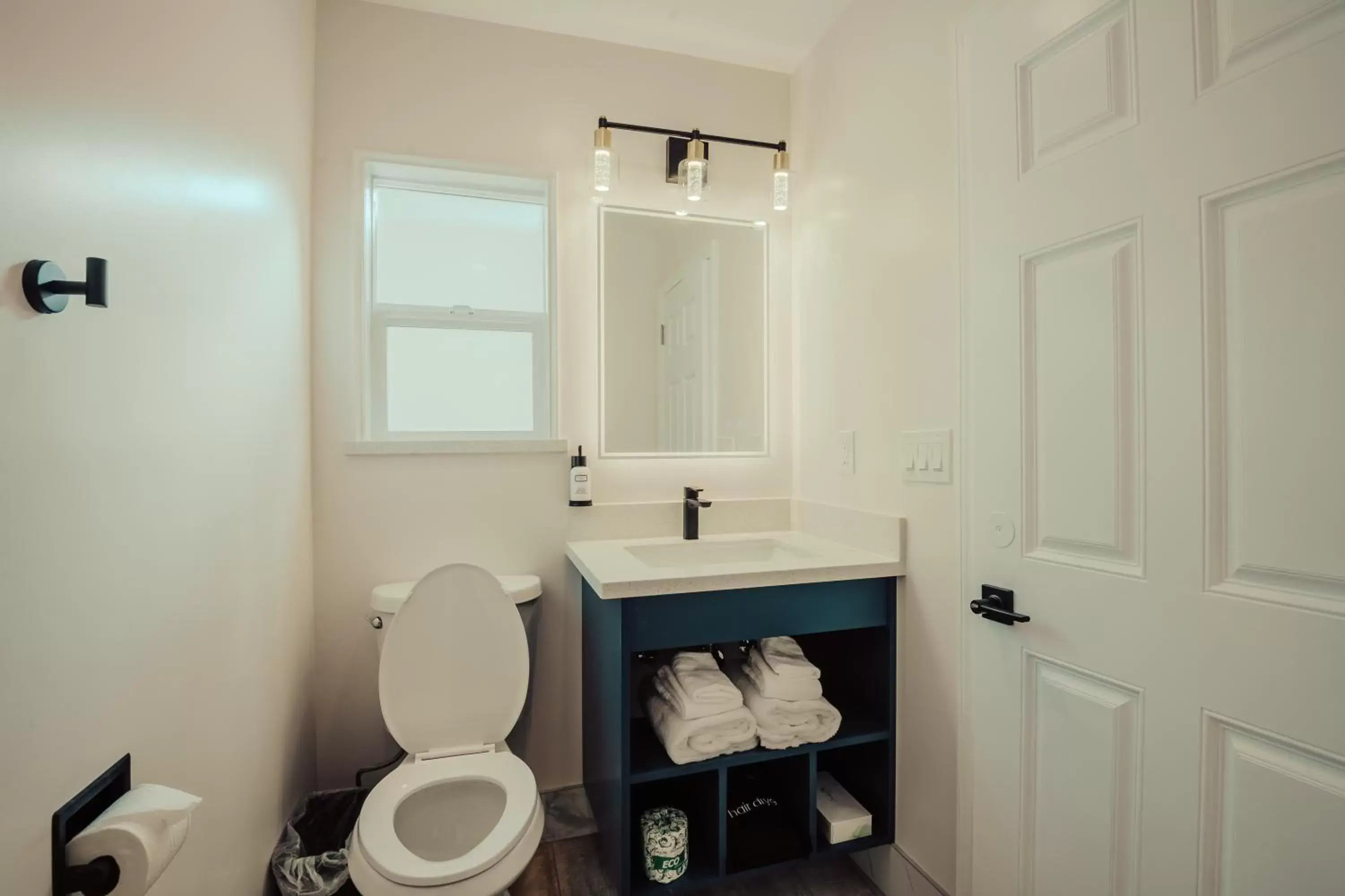 Toilet in Blufftop Inn & Suites - Wharf/Restaurant District Toilet in Blufftop Inn & Suites - Wharf/Restaurant District