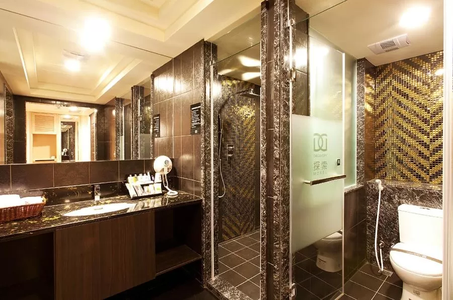 Bathroom in Discovery Motel - Yanping