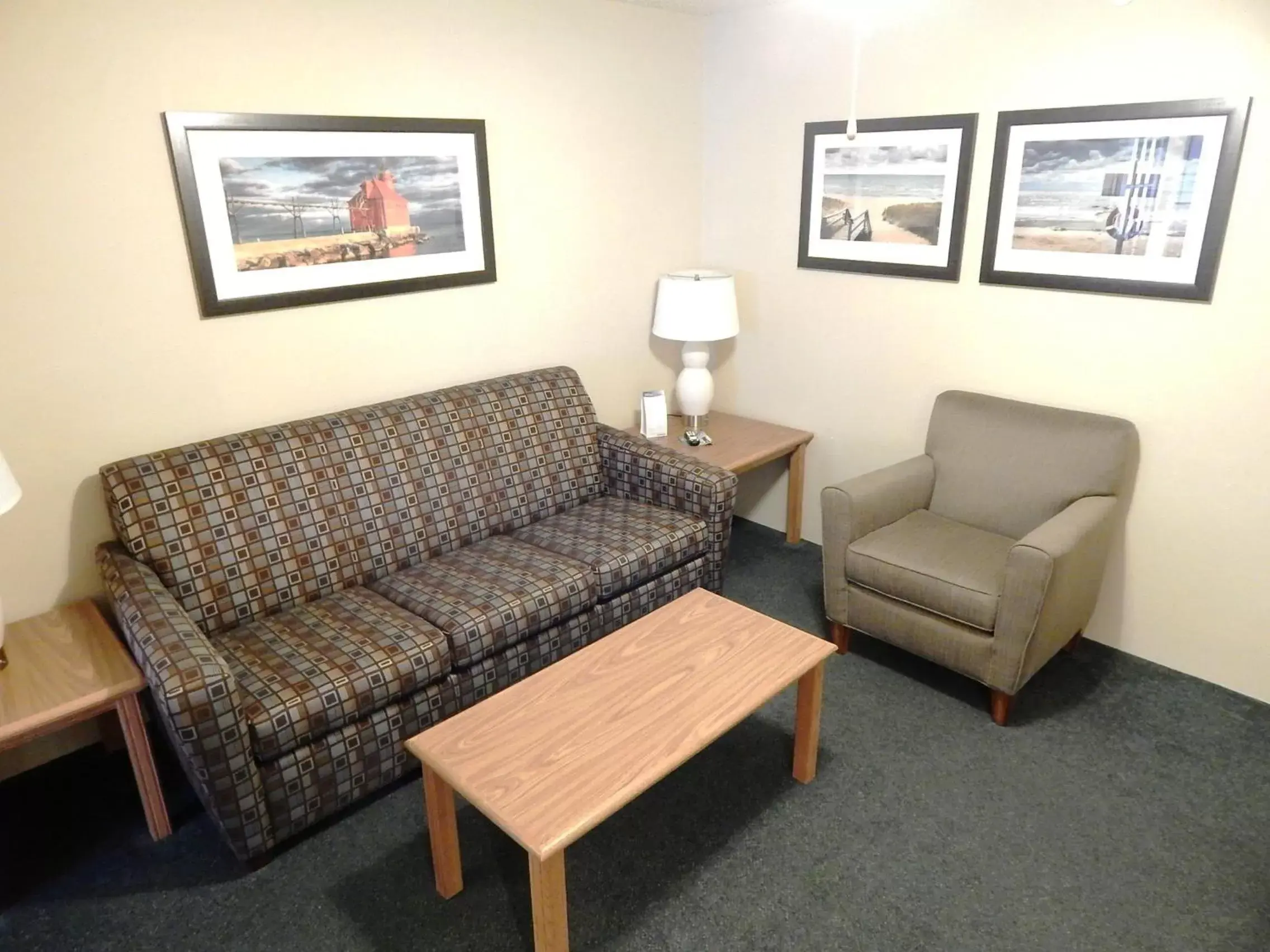 Living room, Seating Area in AmericInn by Wyndham Sturgeon Bay