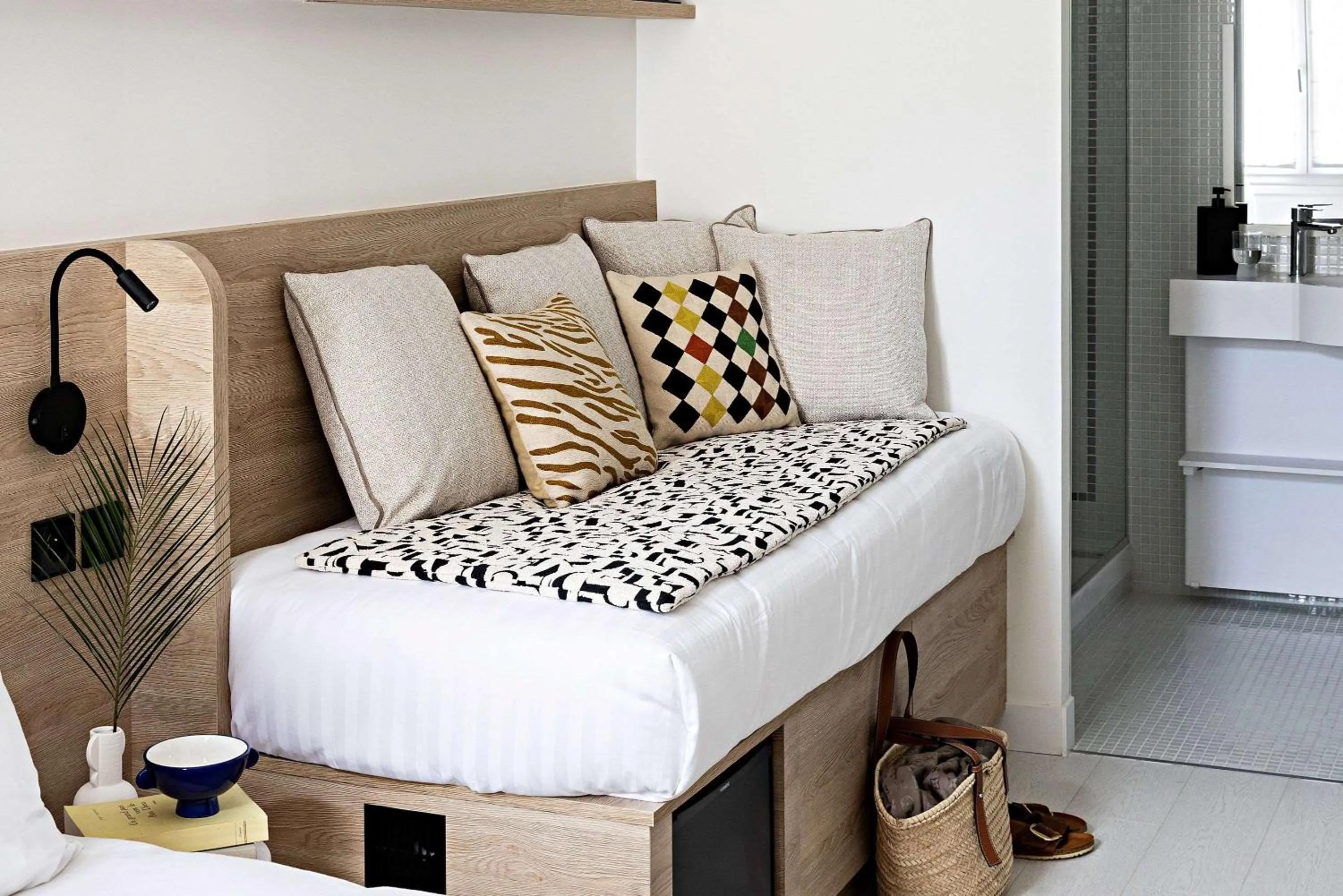 Photo of the whole room, Bed in Le Riviera Collection, Signature Collection by Best Western