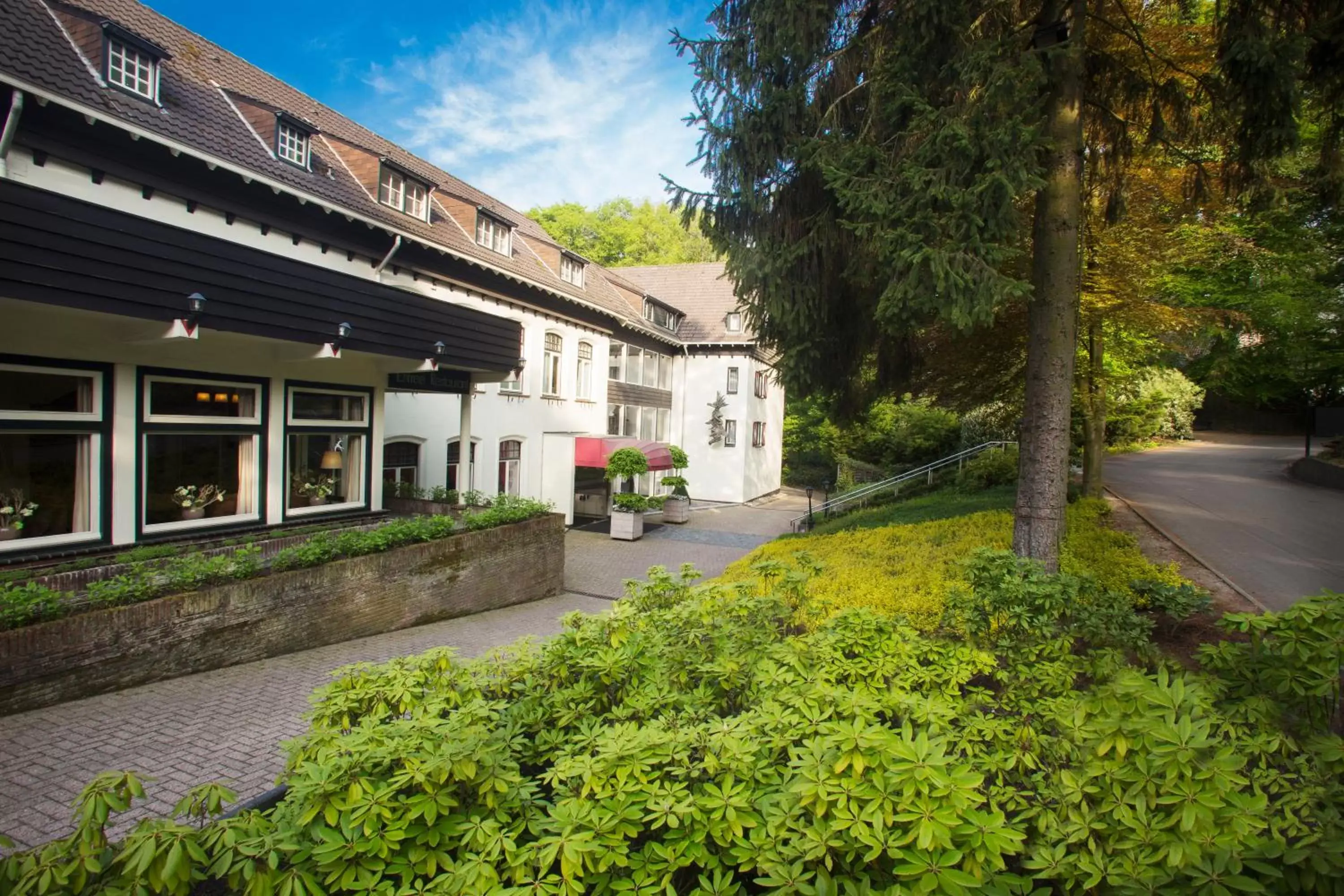 Facade/entrance in Bilderberg Hotel De Bovenste Molen Facade/entrance in Bilderberg Hotel De Bovenste Molen