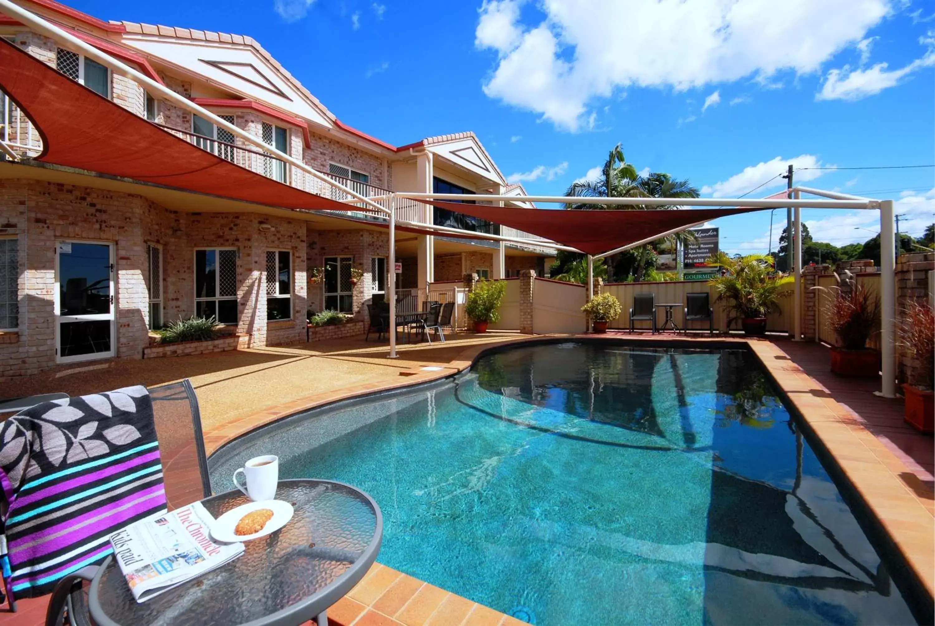 Swimming Pool in Highlander Motor Inn