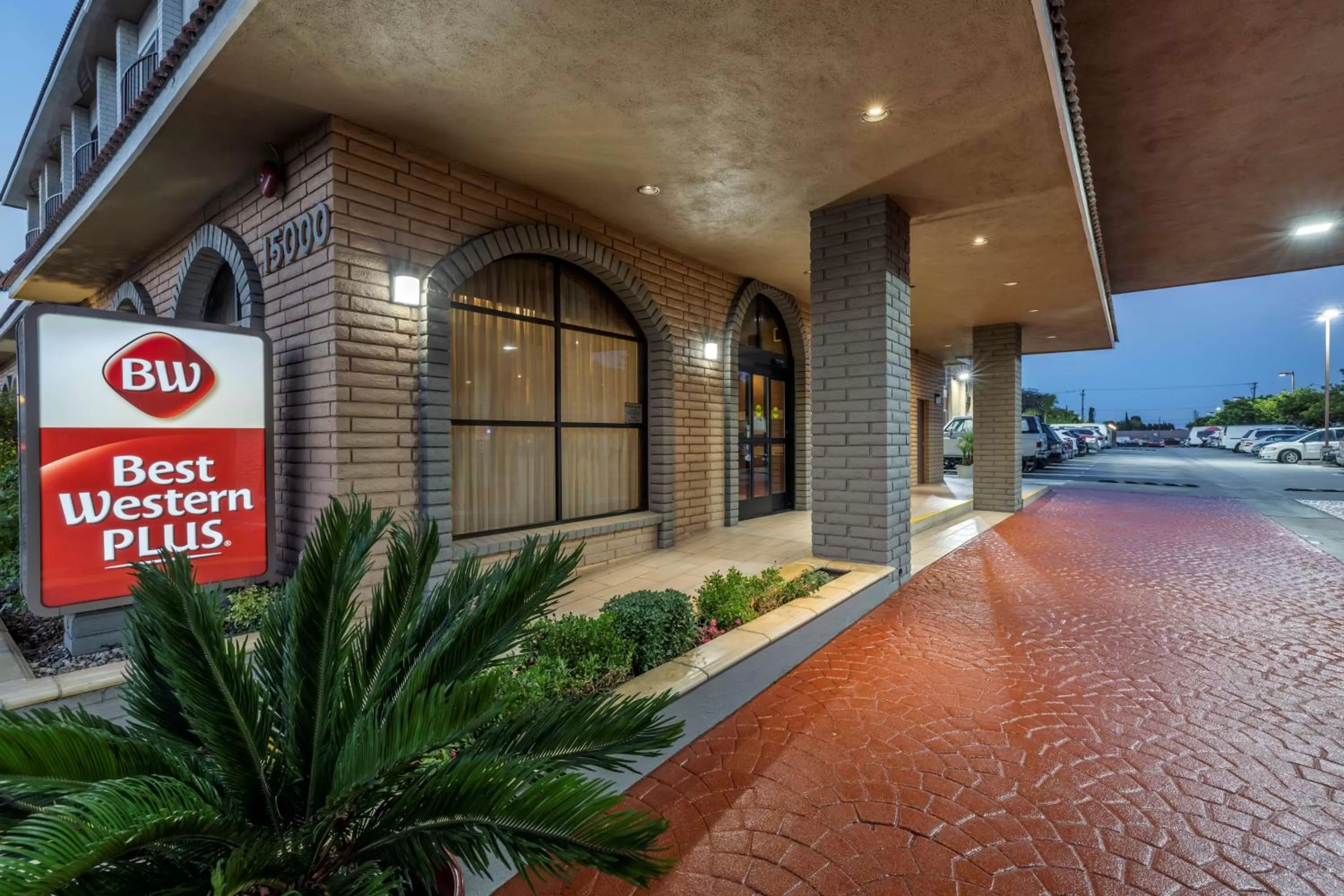 Property building in Best Western Plus South Bay Hotel