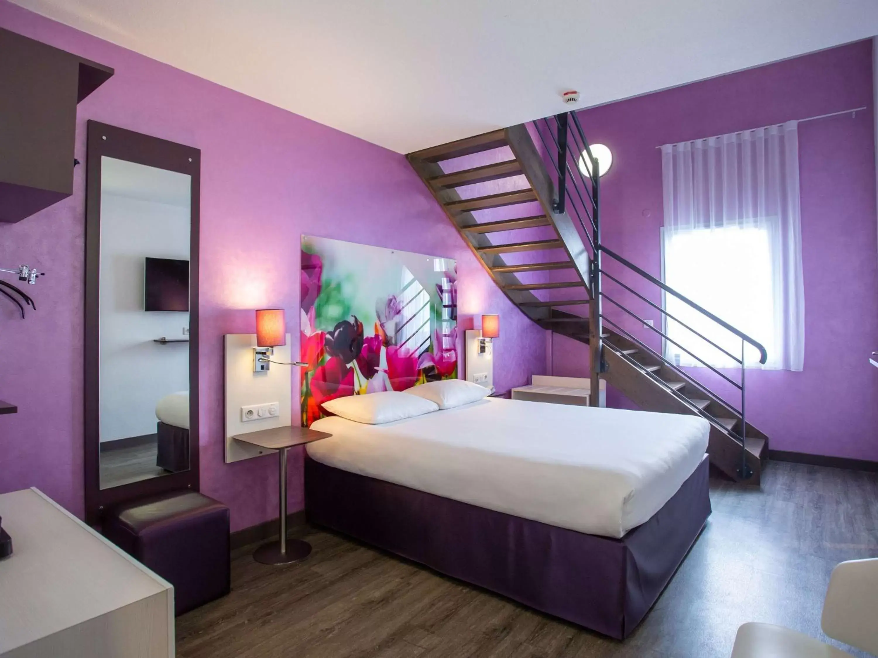 Bedroom, Bed in ibis Styles Bourges