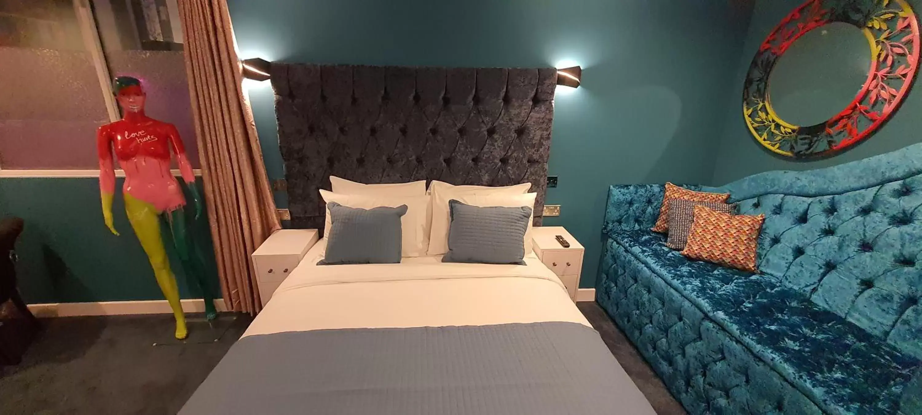 Bed in The Gate Hotel