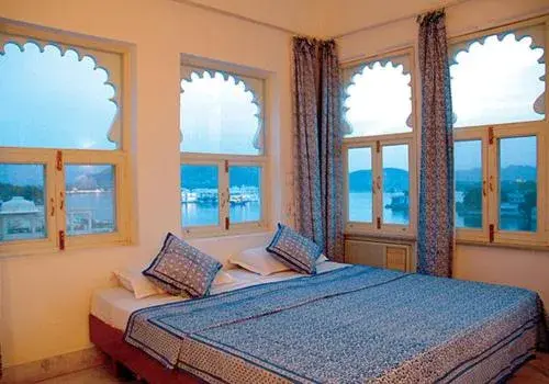 Bed in Jaiwana Haveli