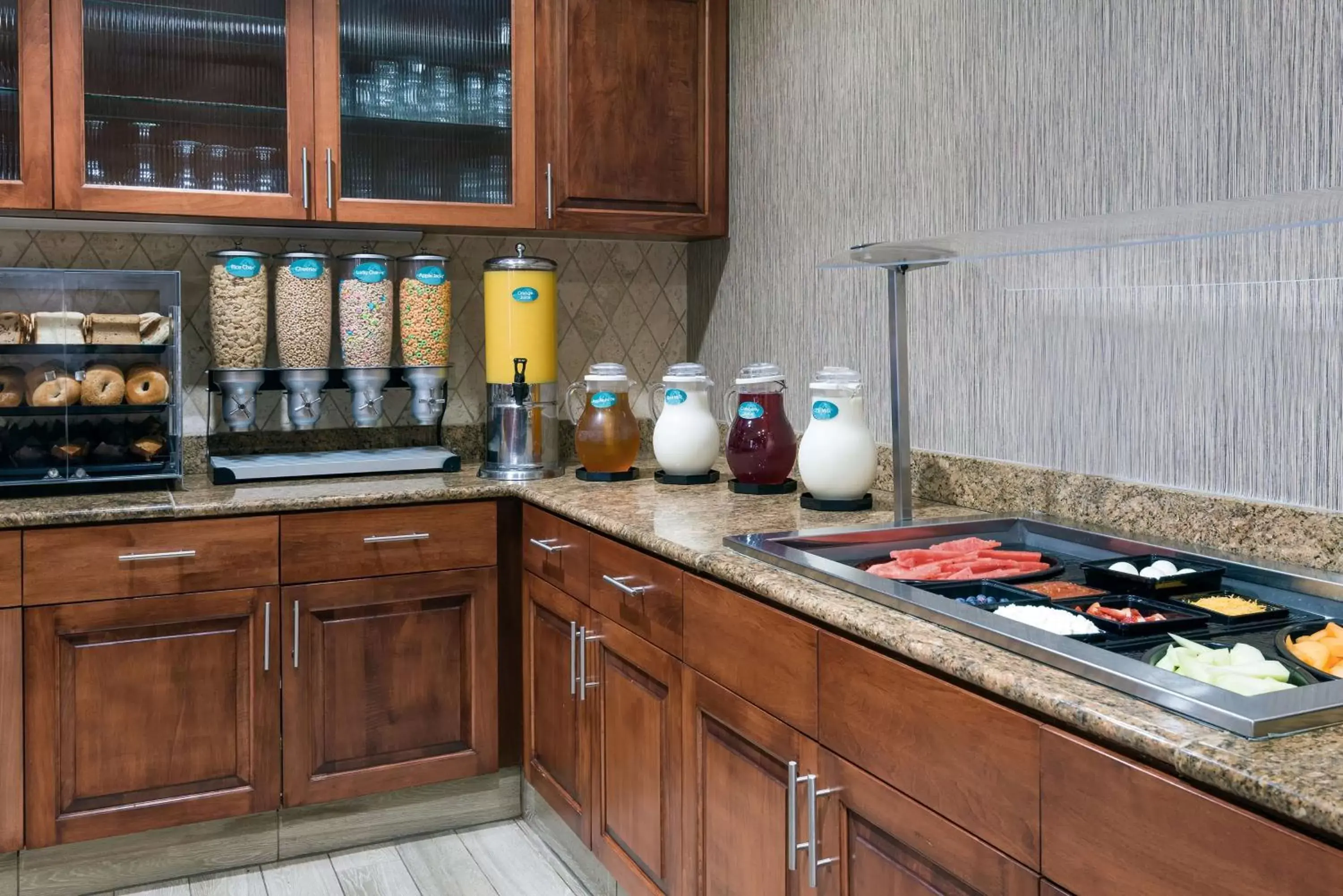 Breakfast, Kitchen/Kitchenette in Homewood Suites by Hilton Cleveland-Beachwood