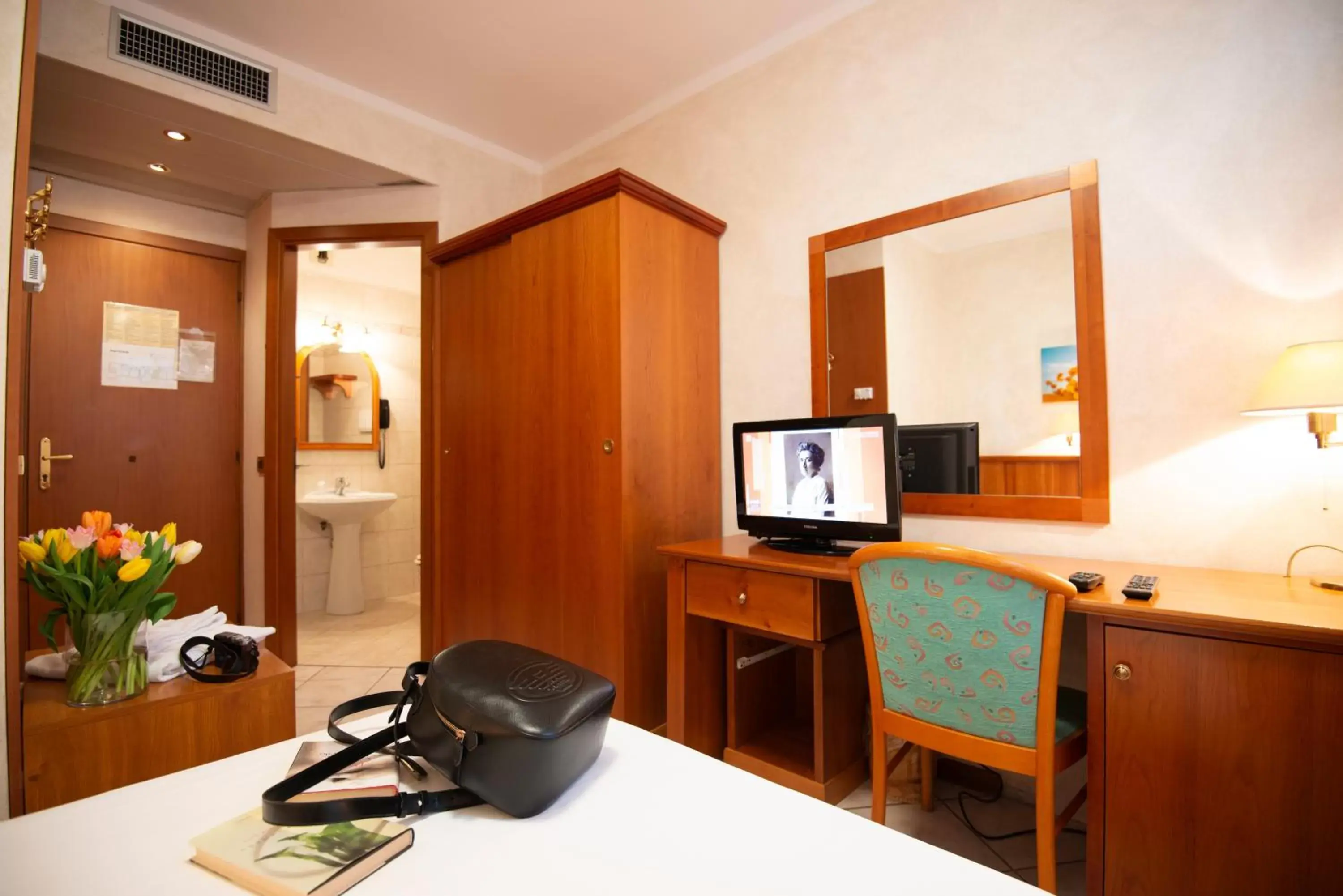 Bed, TV/Entertainment Center in Hotel Corte Regina