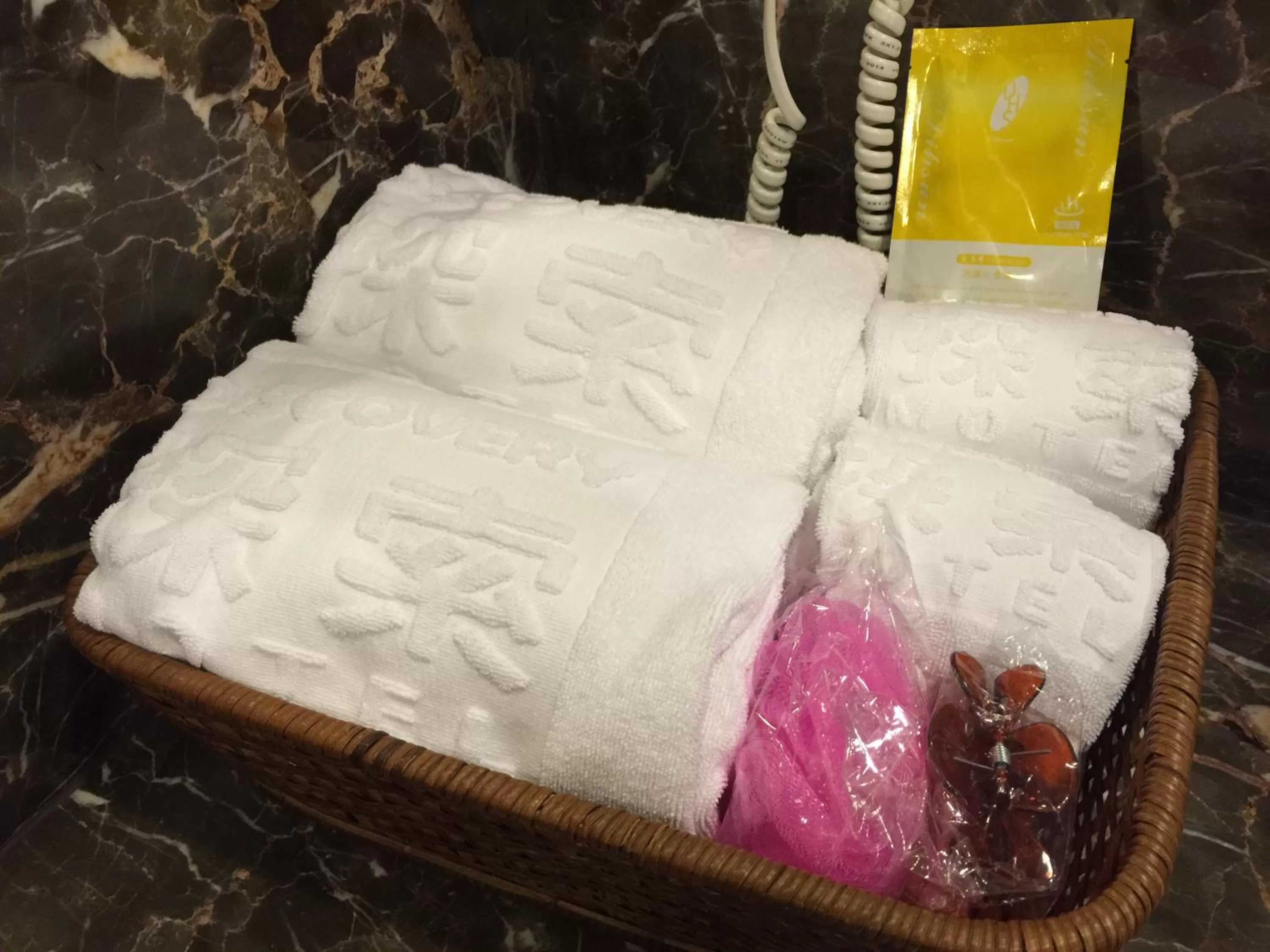 Bathroom, Bed in Discovery Motel - Yanping