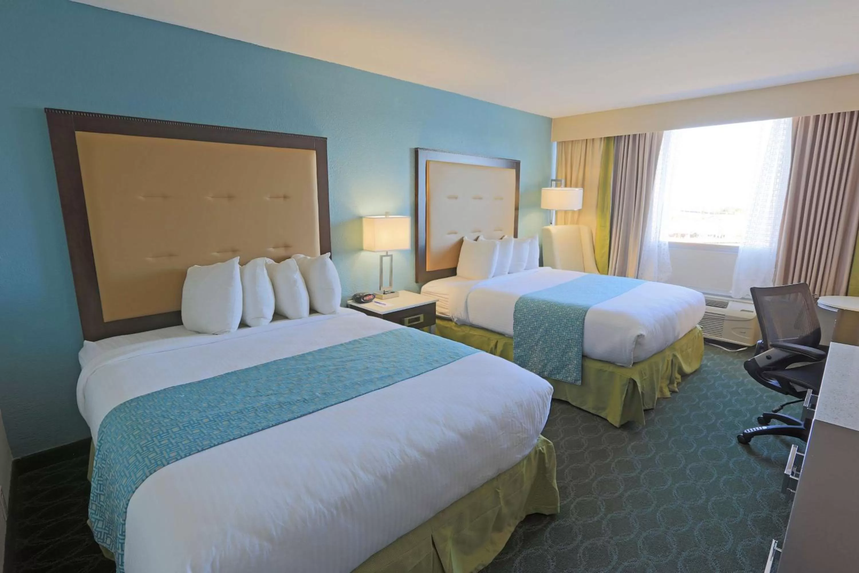 Photo of the whole room, Bed in Wyndham Garden Kenosha Harborside