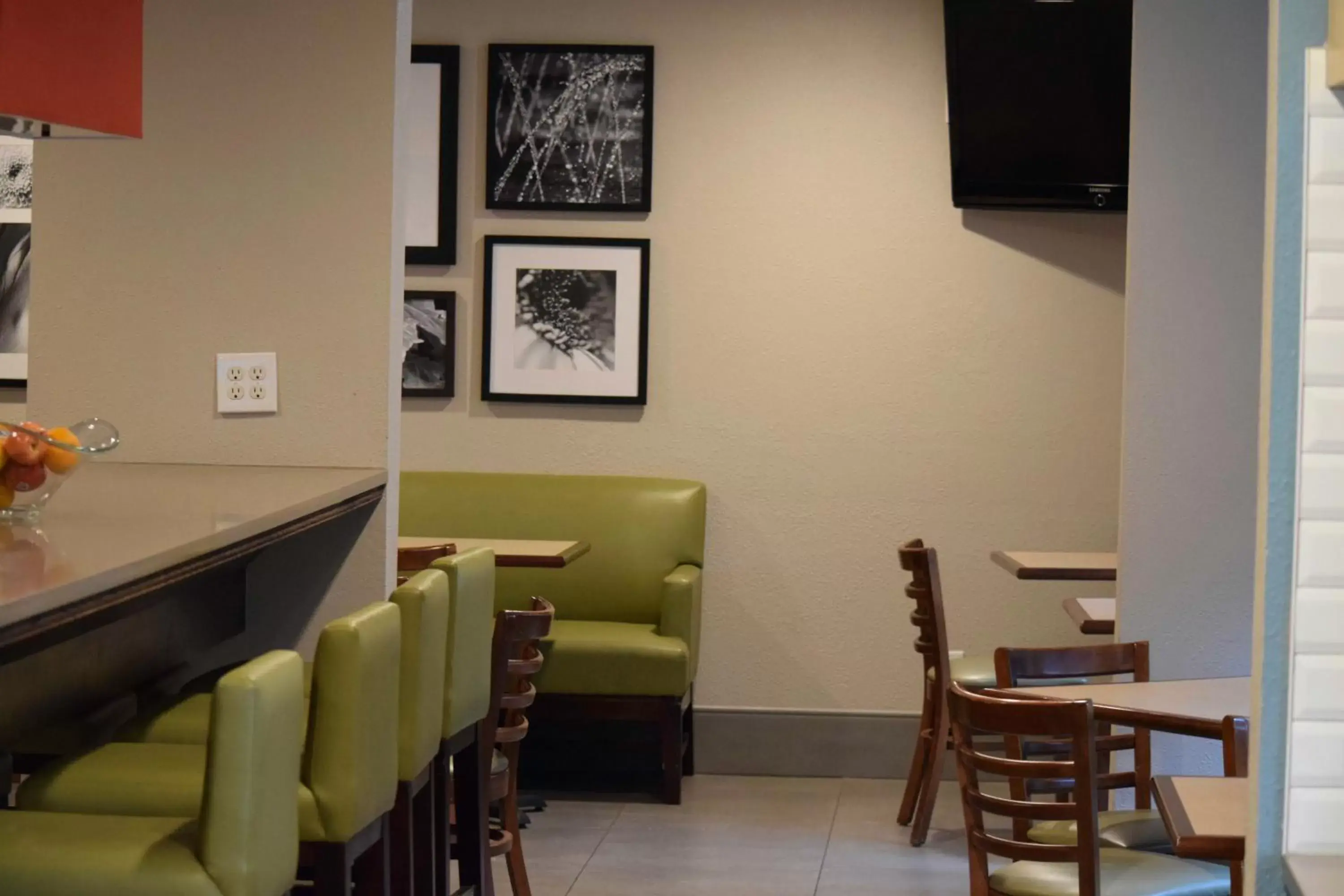 Restaurant/places to eat in Country Inn & Suites by Radisson, Lincoln North Hotel and Conference Center, NE Restaurant/places to eat in Country Inn & Suites by Radisson, Lincoln North Hotel and Conference Center, NE