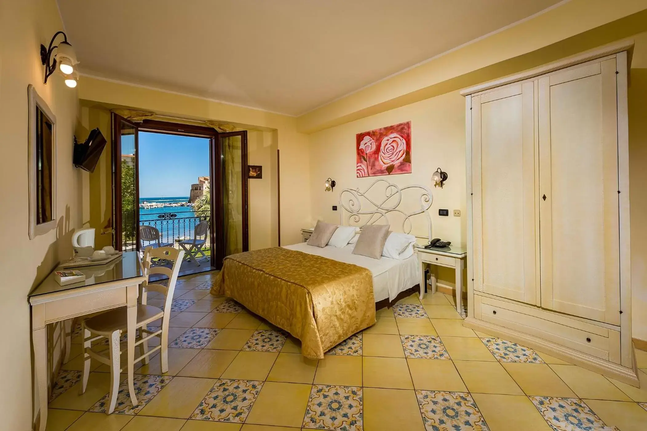 Photo of the whole room in Hotel Cala Marina