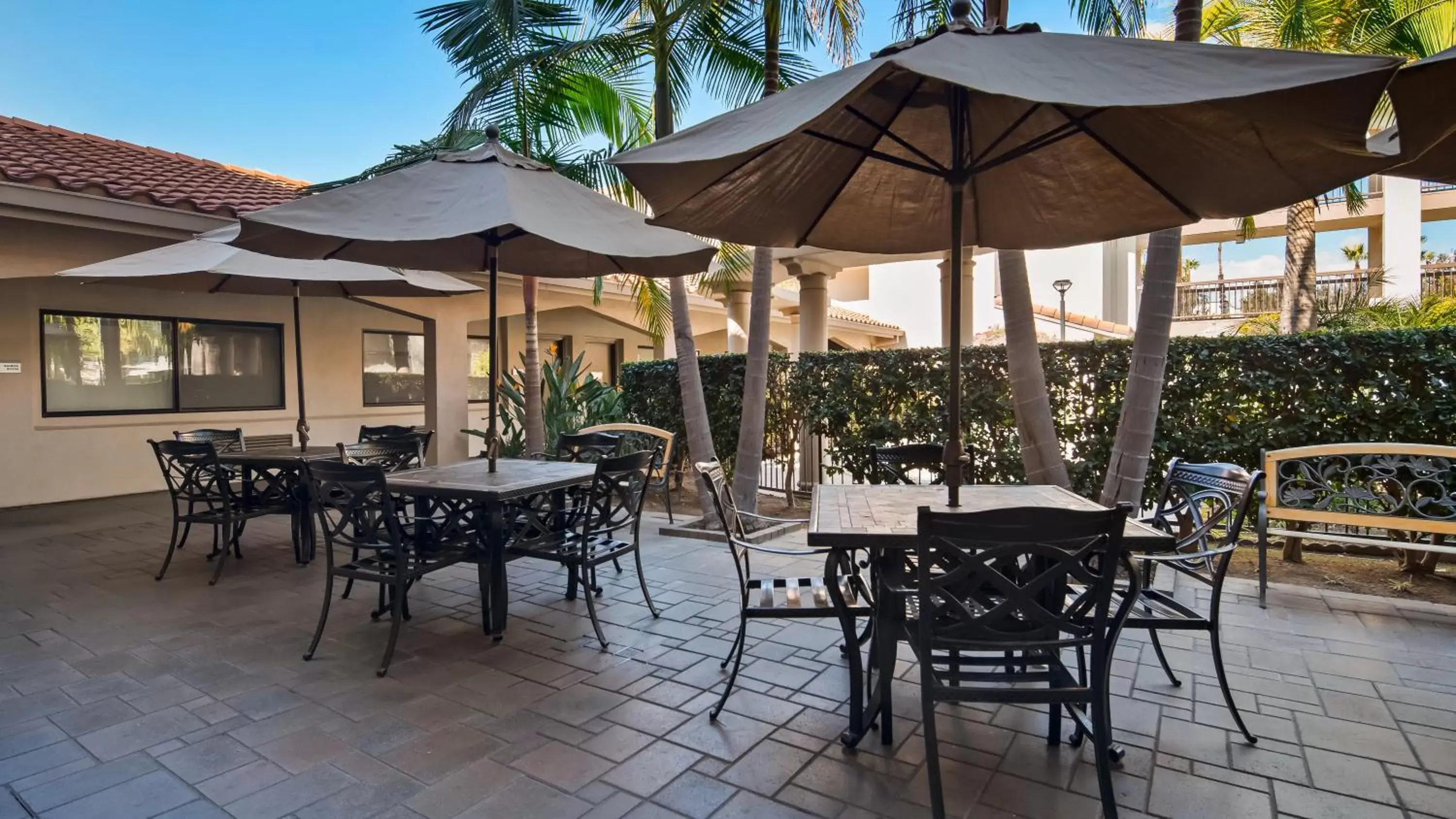 Patio, Restaurant/Places to Eat in Best Western Plus Orange County Airport North