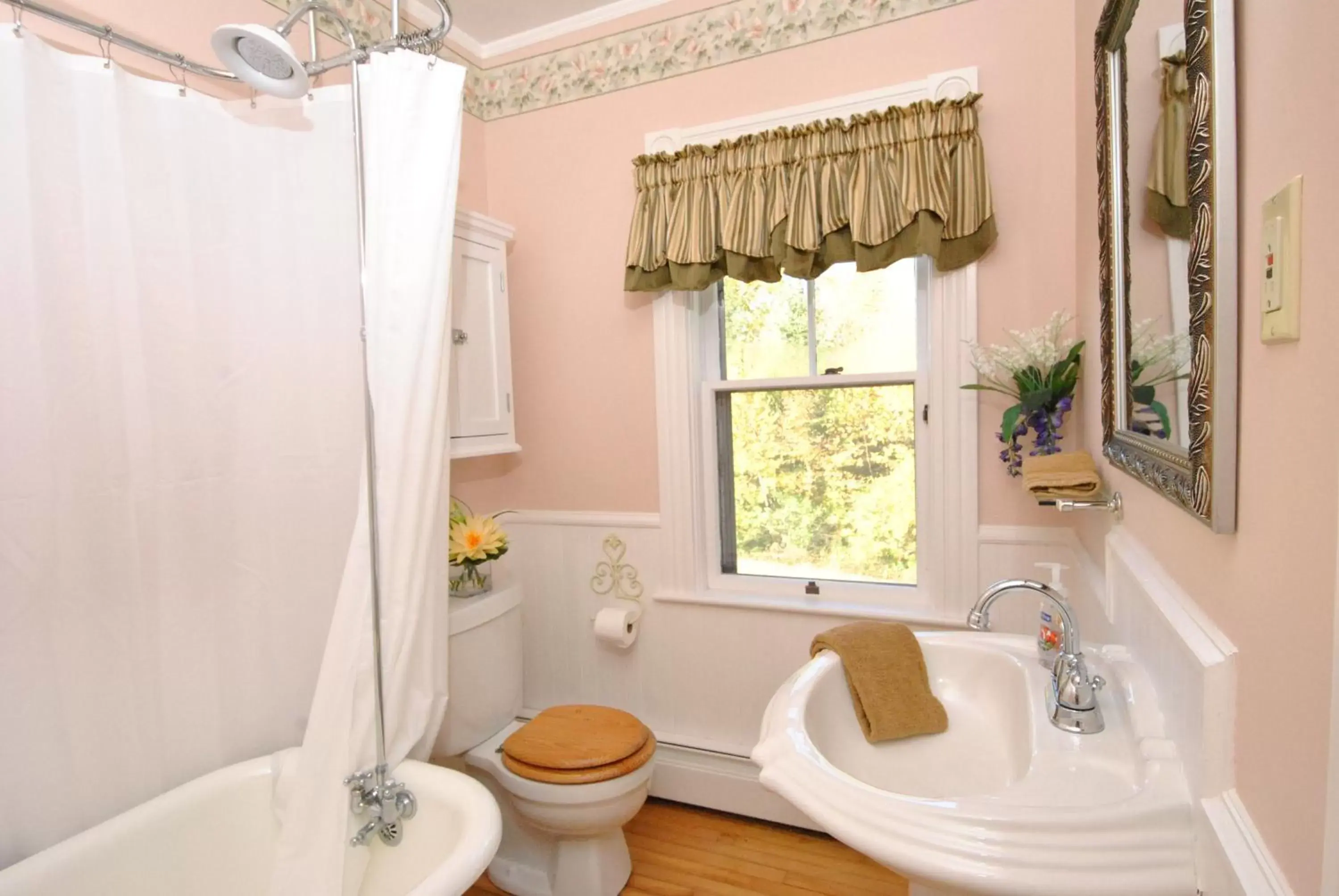 Bathroom in Dominion Hill Country Inn