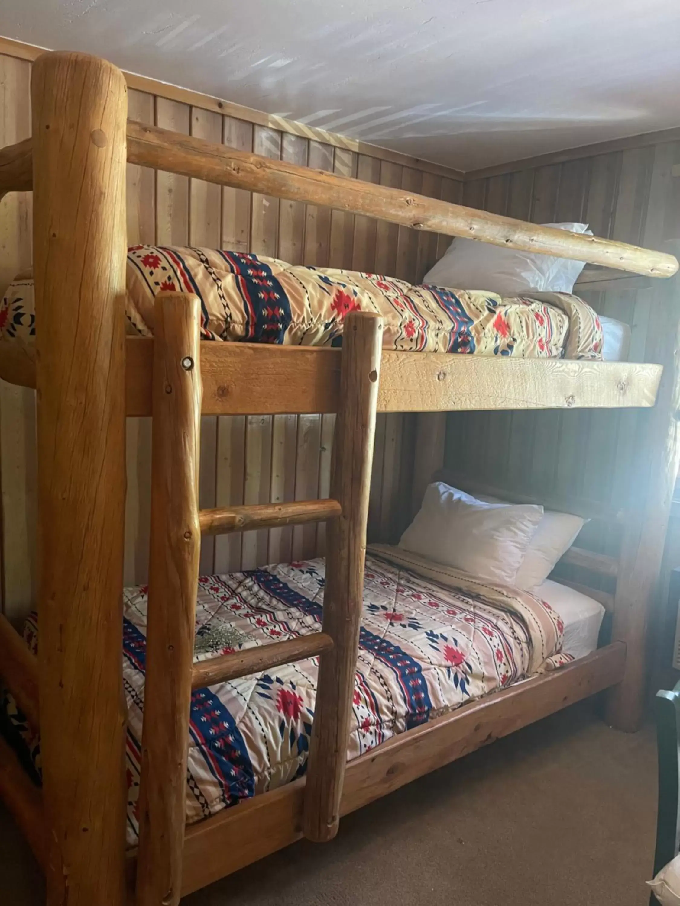 Bunk Bed in Silver Fork Lodge & Restaurant