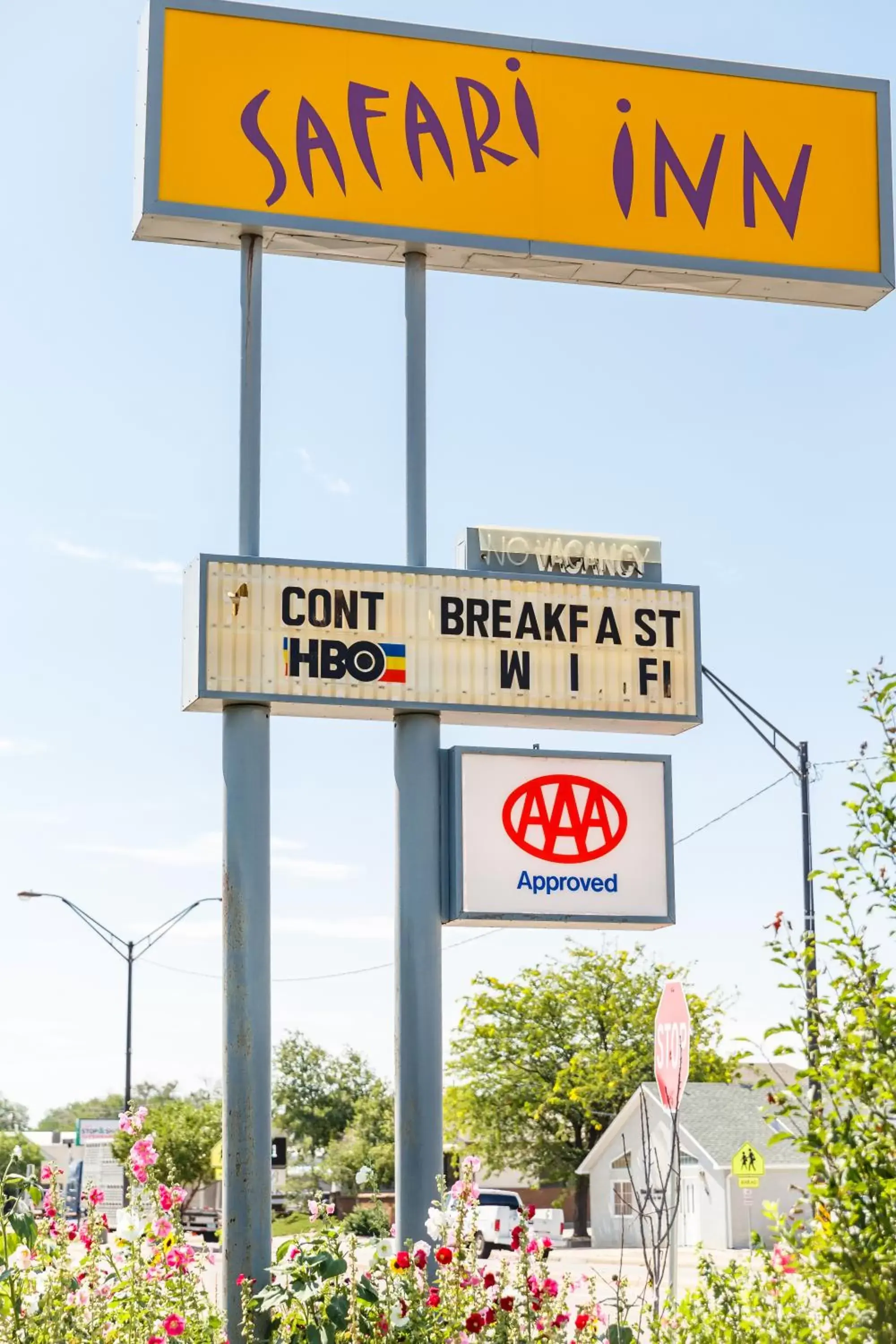 Property Logo/Sign in Safari Inn