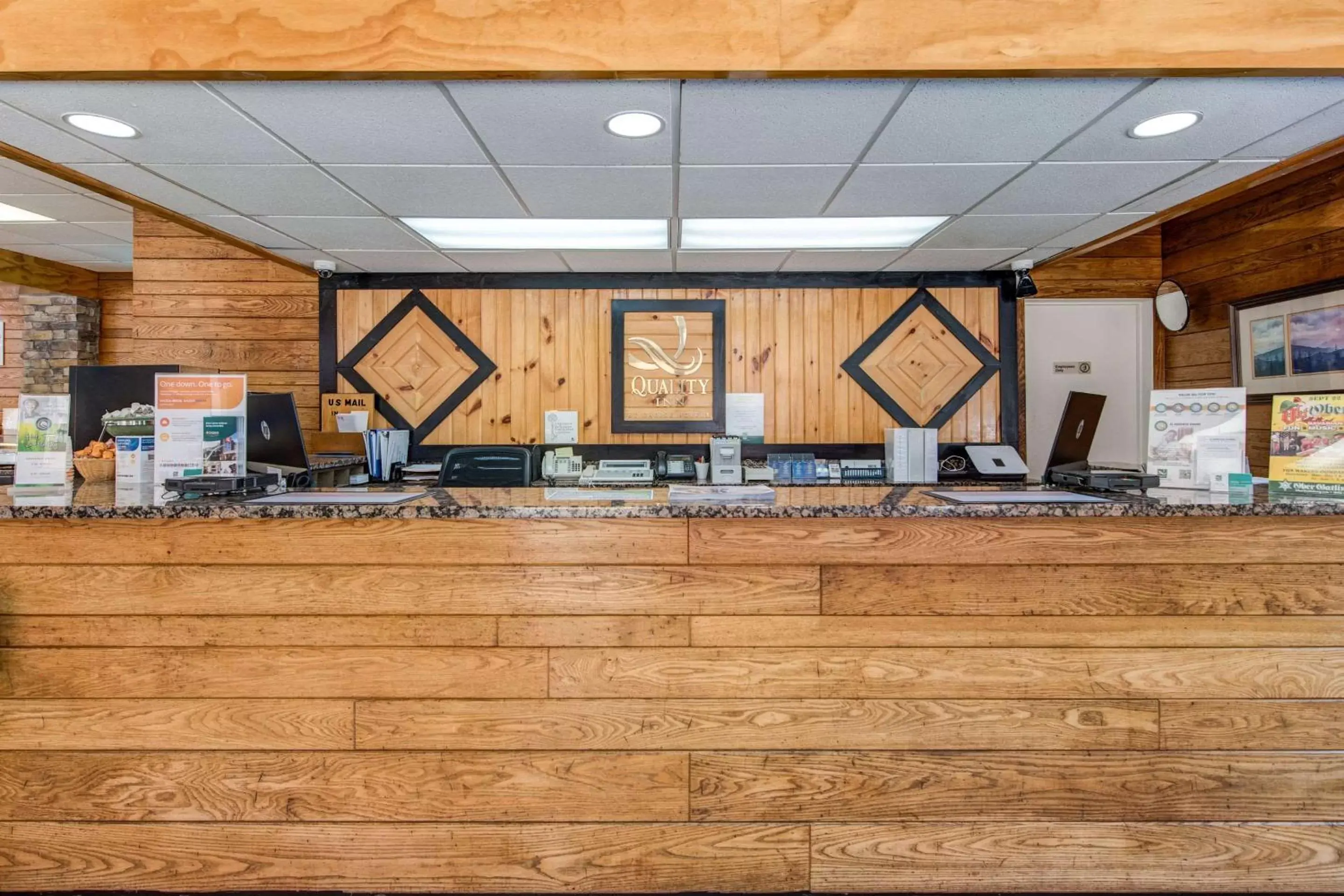 Lobby or reception in Quality Inn Creekside - Downtown Gatlinburg Lobby or reception in Quality Inn Creekside - Downtown Gatlinburg