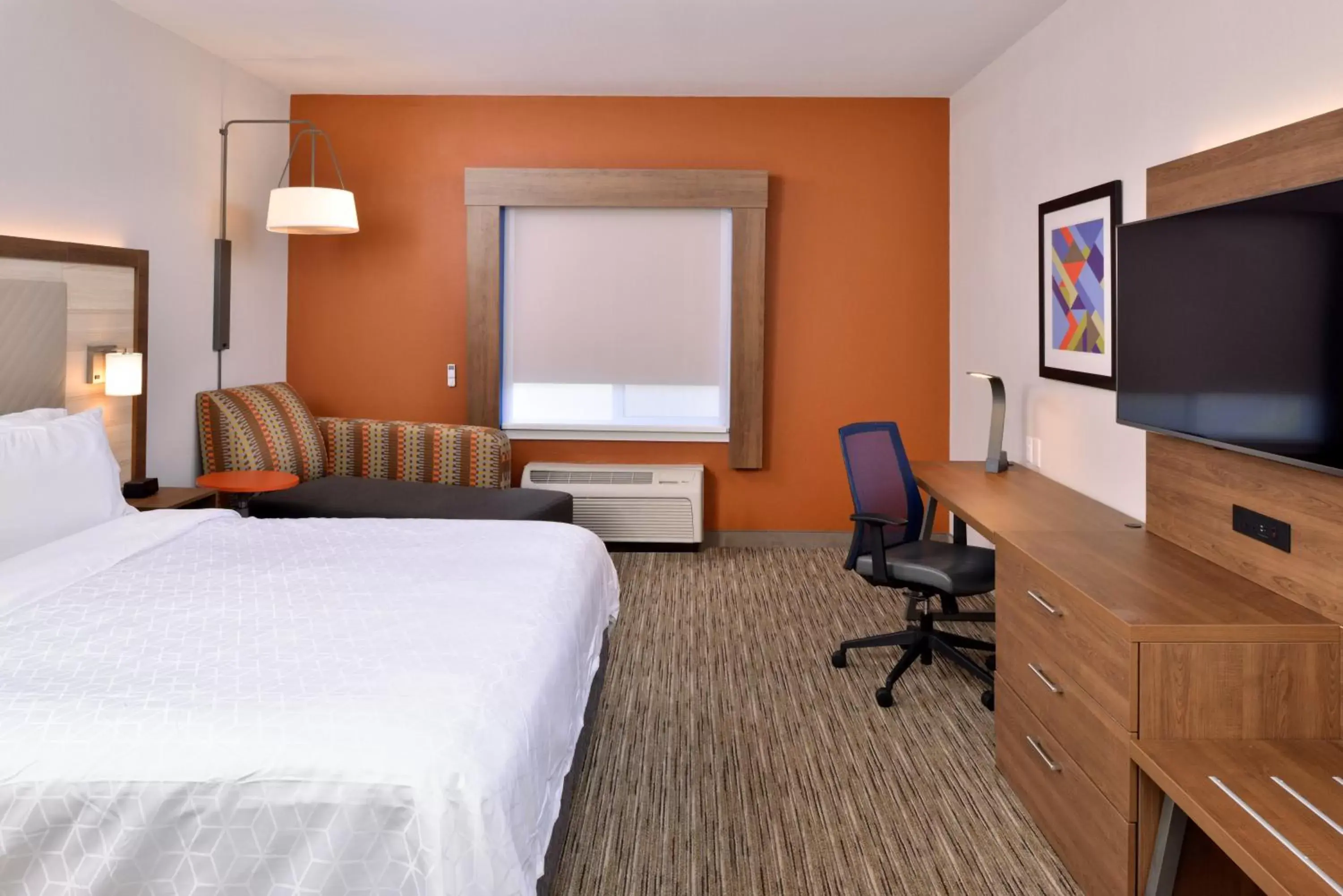 Photo of the whole room, TV/Entertainment Center in Holiday Inn Express Hotel & Suites Arcata/Eureka-Airport Area, an IHG Hotel