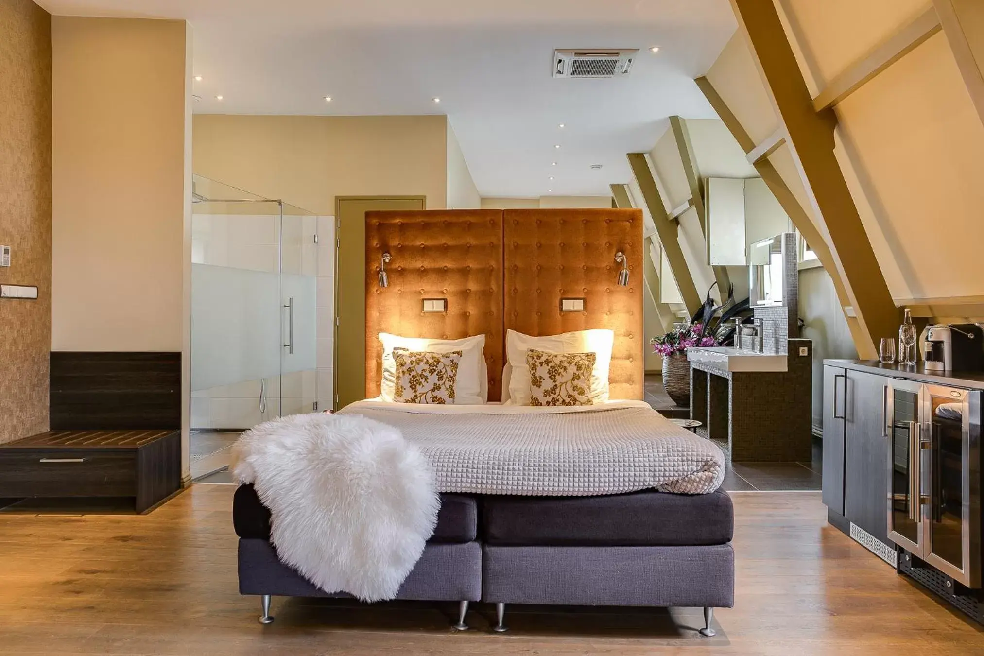 Bedroom, Bed in Brasss Hotel Suites