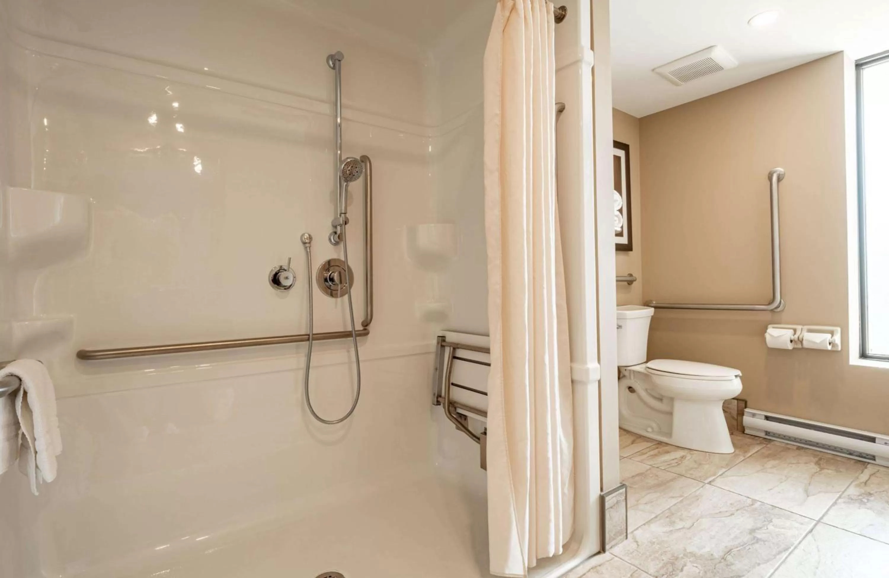 Bathroom in Best Western Plus Cairn Croft Hotel