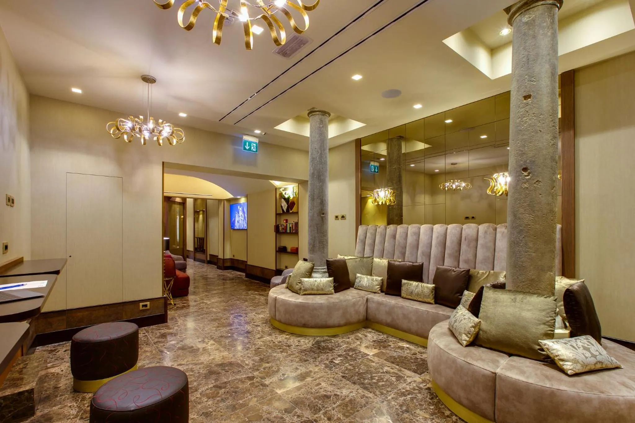 Communal lounge/ TV room in Solo Experience Hotel