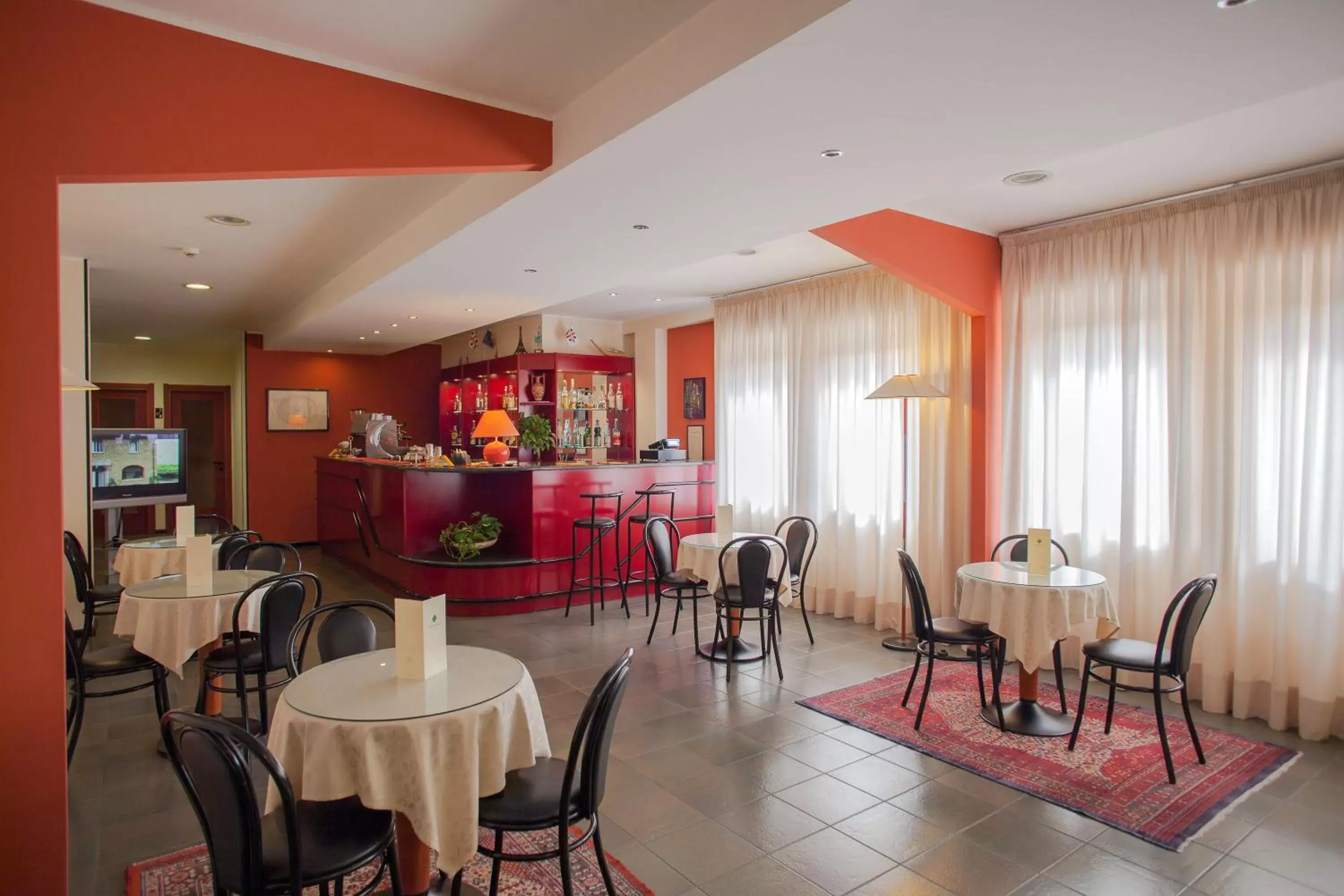 Communal lounge/ TV room, Restaurant/Places to Eat in Hotel Quadrifoglio