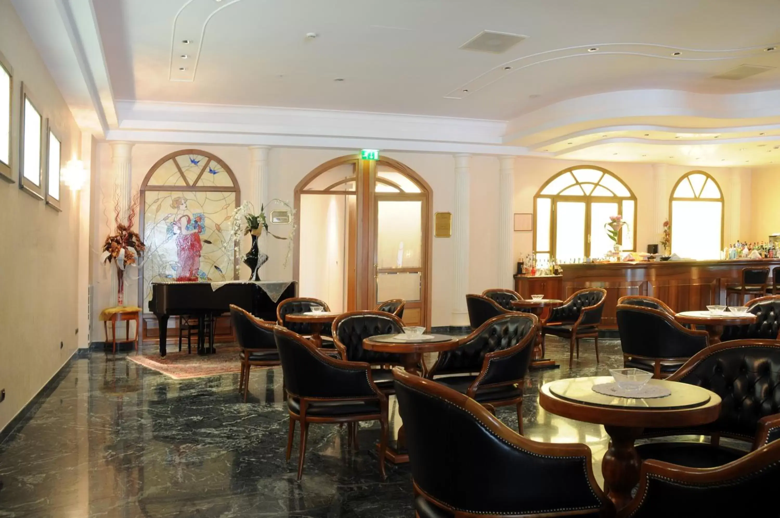 Lobby or reception, Lounge/Bar in Best Western Hotel Globus City