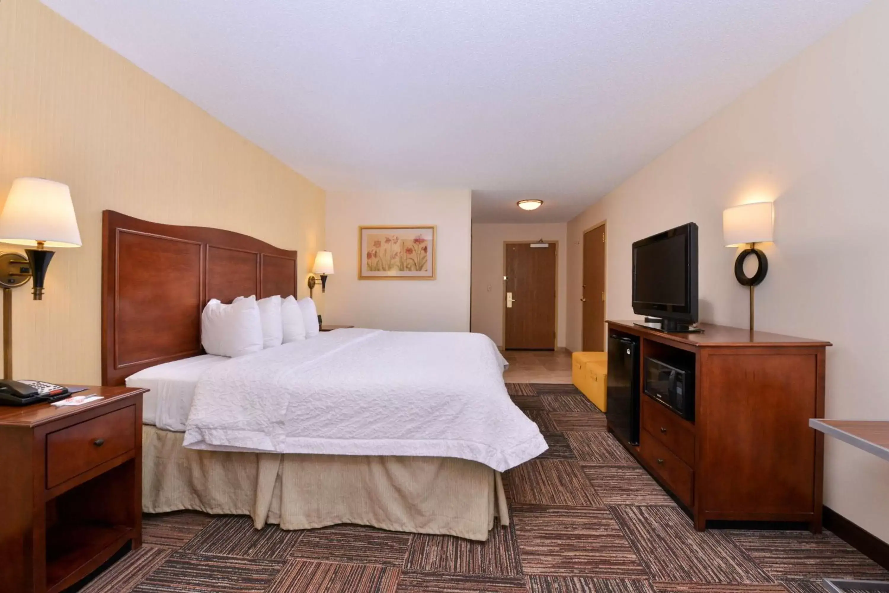 Photo of the whole room, Bed in Hampton Inn Elkhart